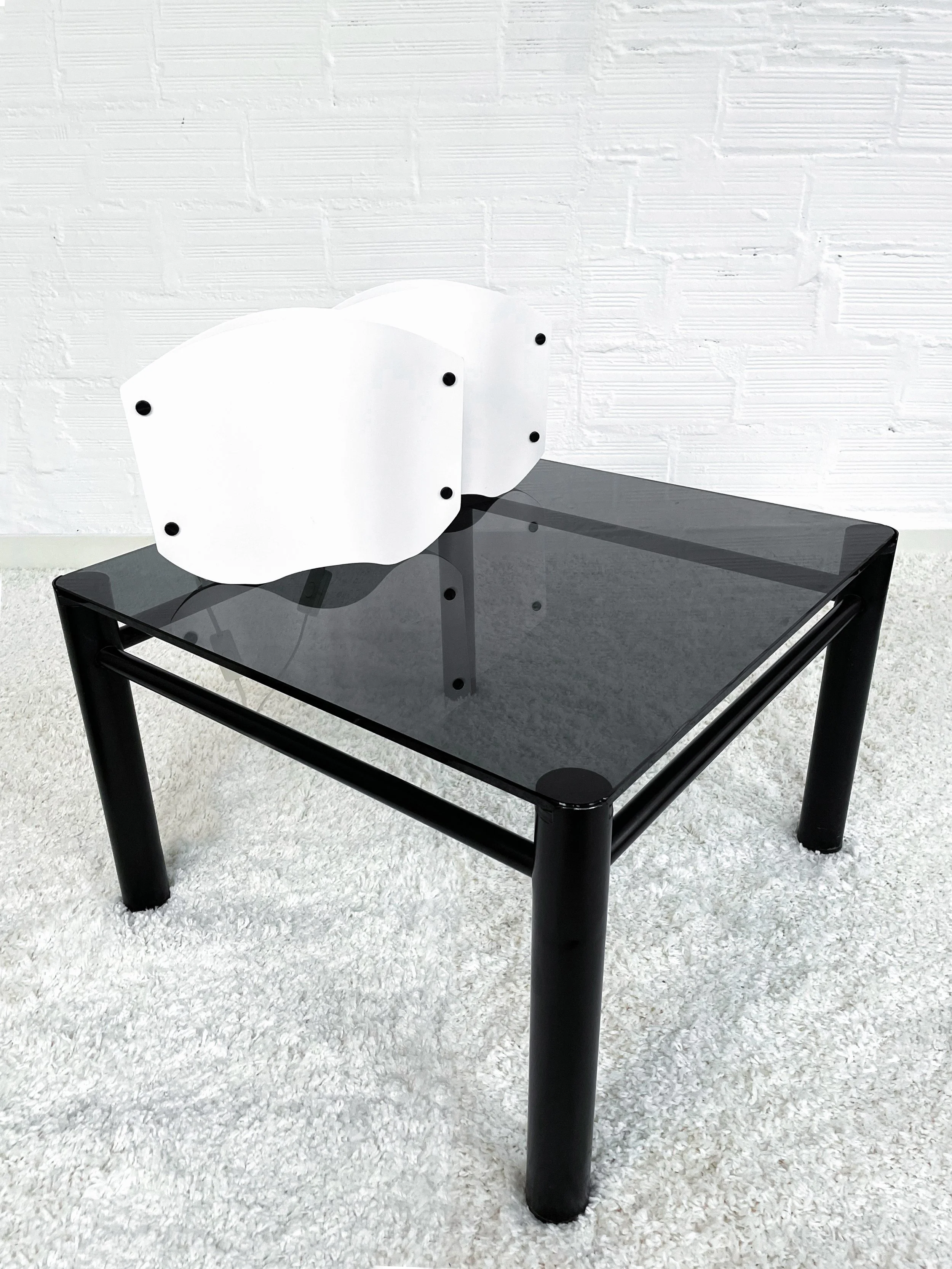 Mesa centro cuadrada. Estructura metal lacada en negro. 80s. Monda Lironda Vintage