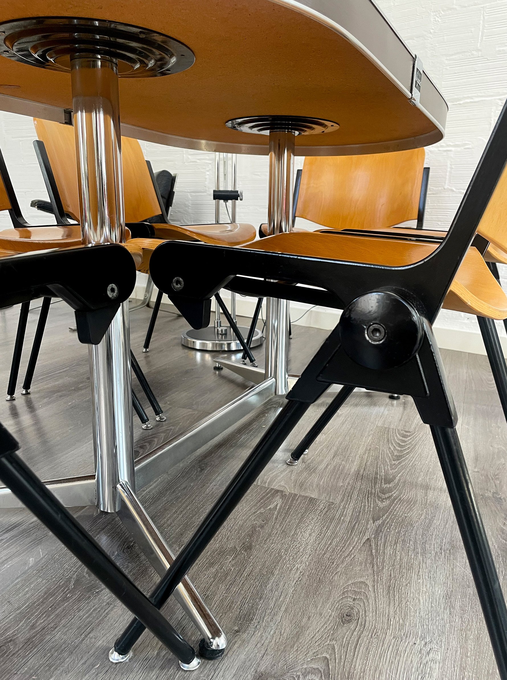 Mesa comedor ovalada Vegasa. 60s. Monda Lironda Vintage