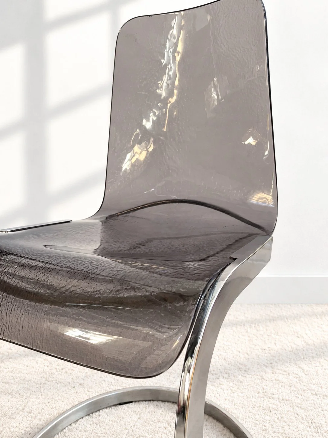 Sillas cantilever Roche Bobois. Francia, años 70.