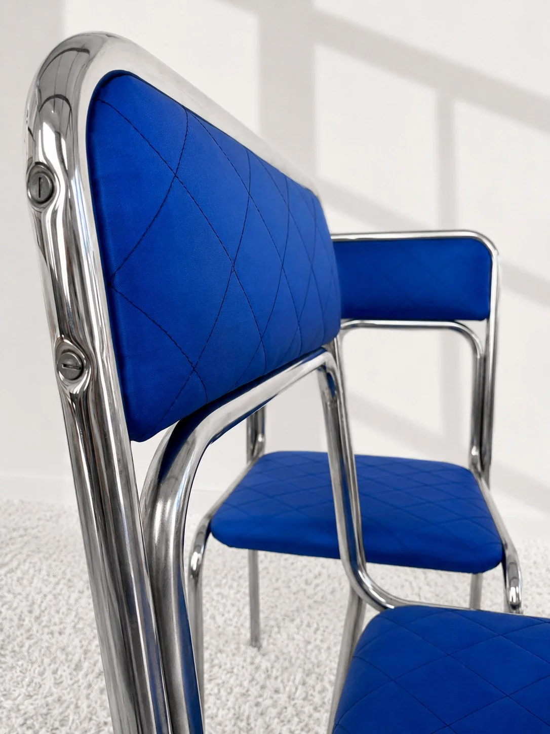 Sillas bauhaus azul índigo. Italia 1970