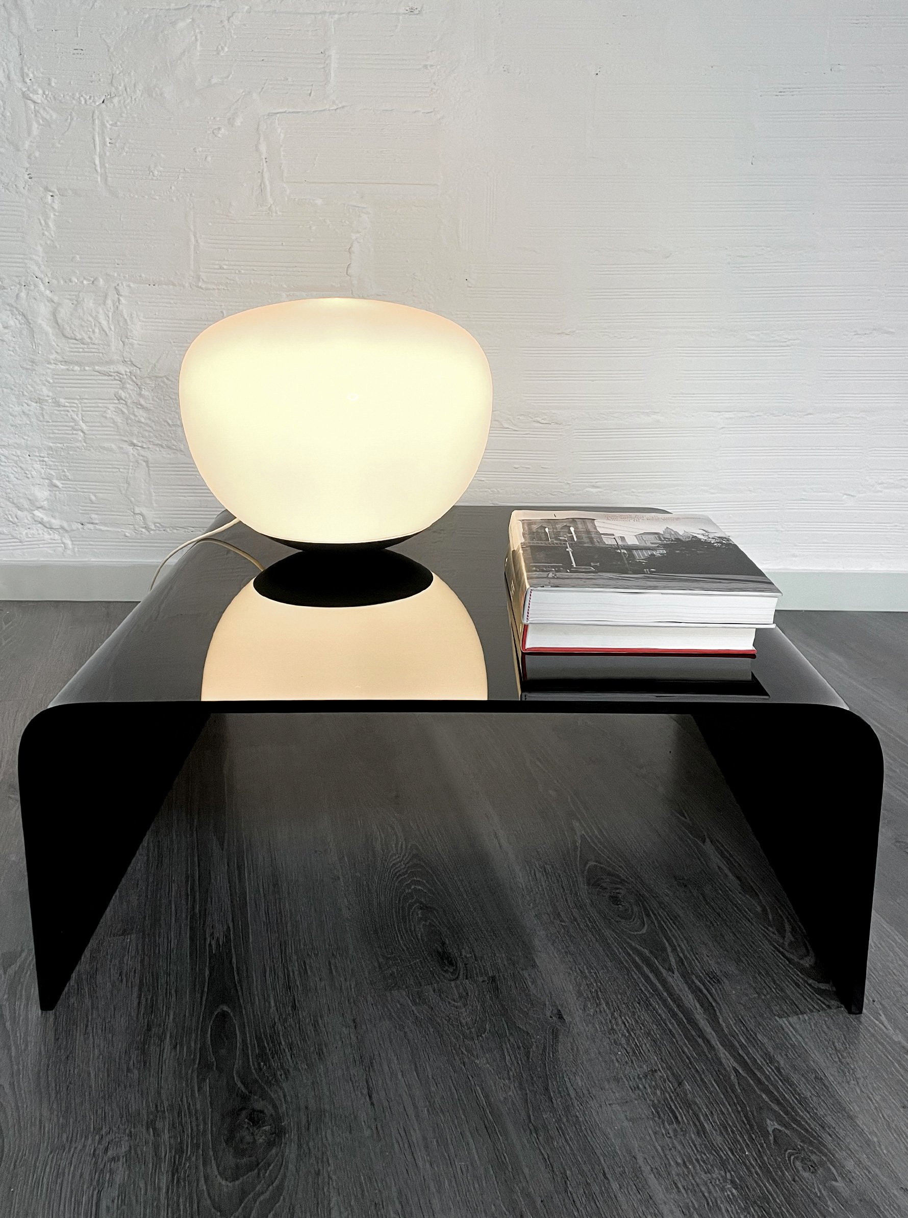 Mesa de centro cristal curvado negro. 60s- 70s. Monda Lironda Vintage