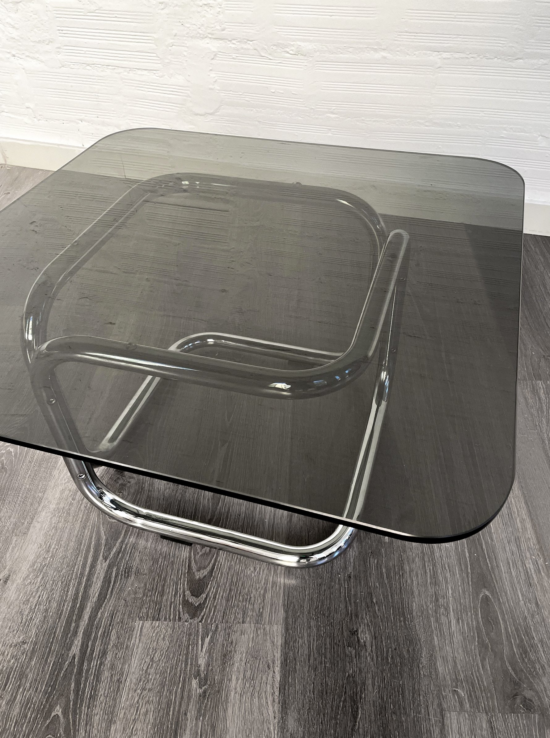 Mesa auxiliar cuadrada con estructura tubular cromada. Bauhaus. Monda Lironda Vintage