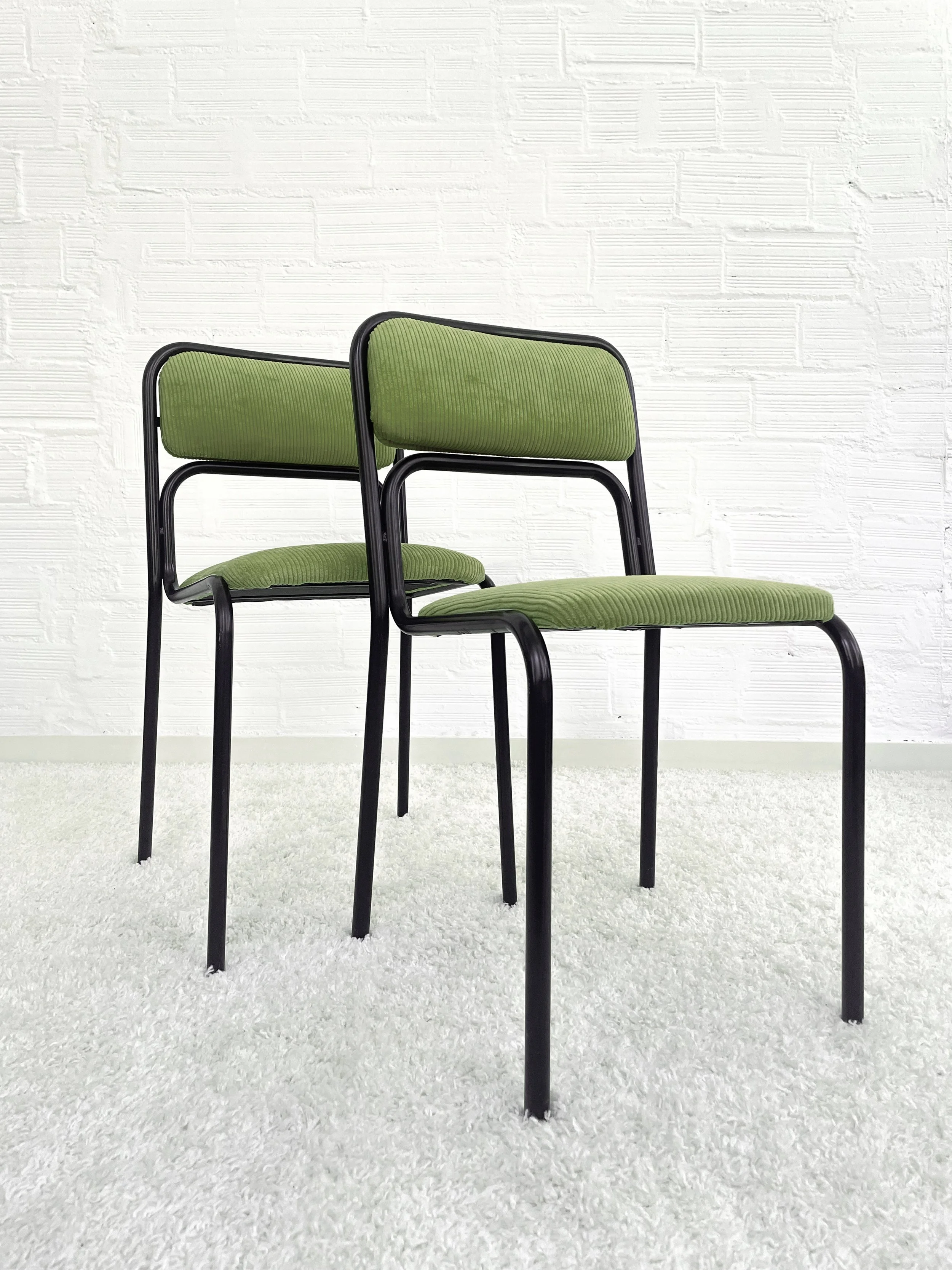 Sillas Bauhaus de los años 70. Italia. Tapizado pana verde oliva. Monda Lironda vintage