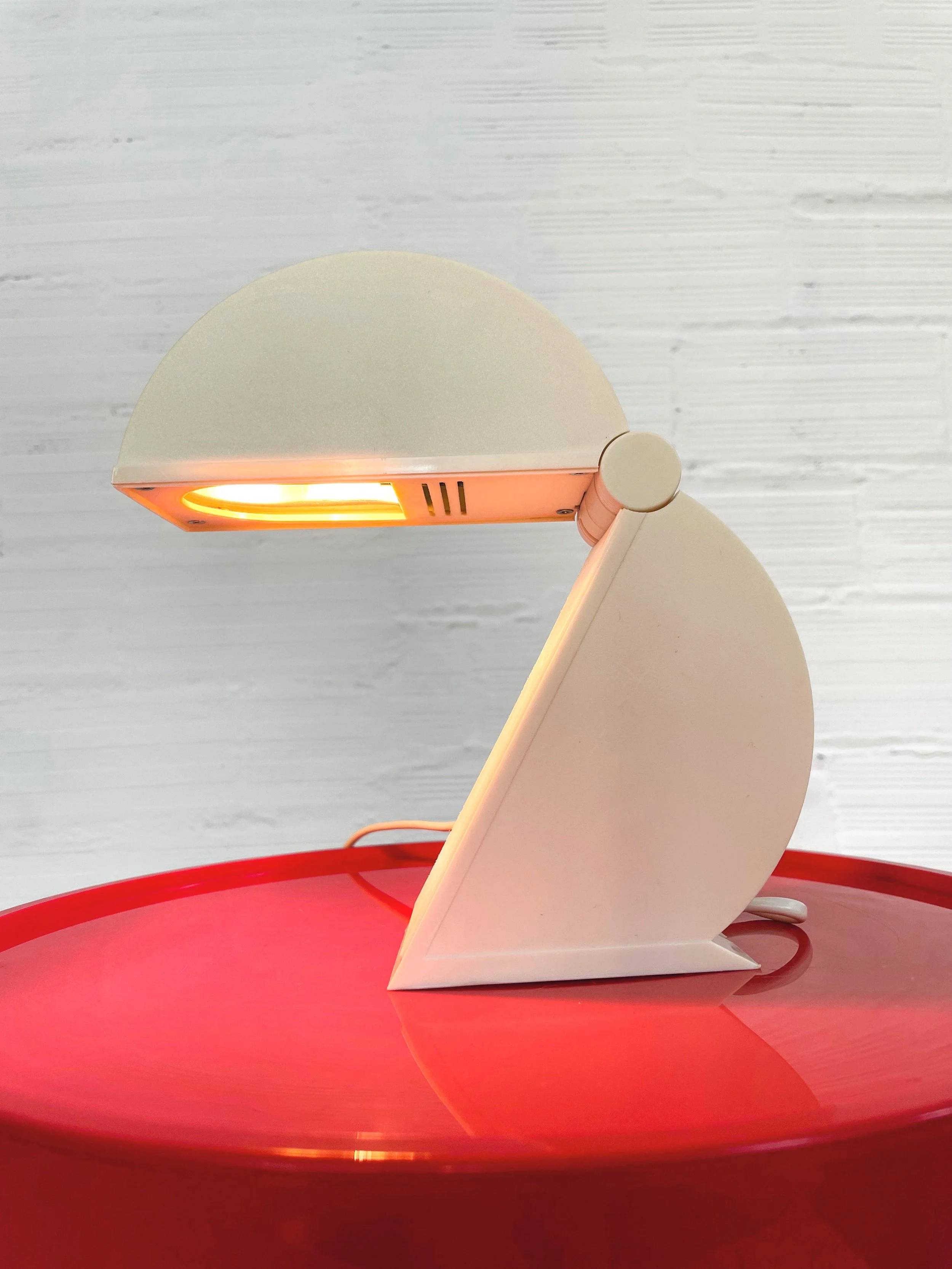 Lámpara de mesa modelo Disco de Mario Bertorelle. Italia, años 70. Monda Lironda Vintage