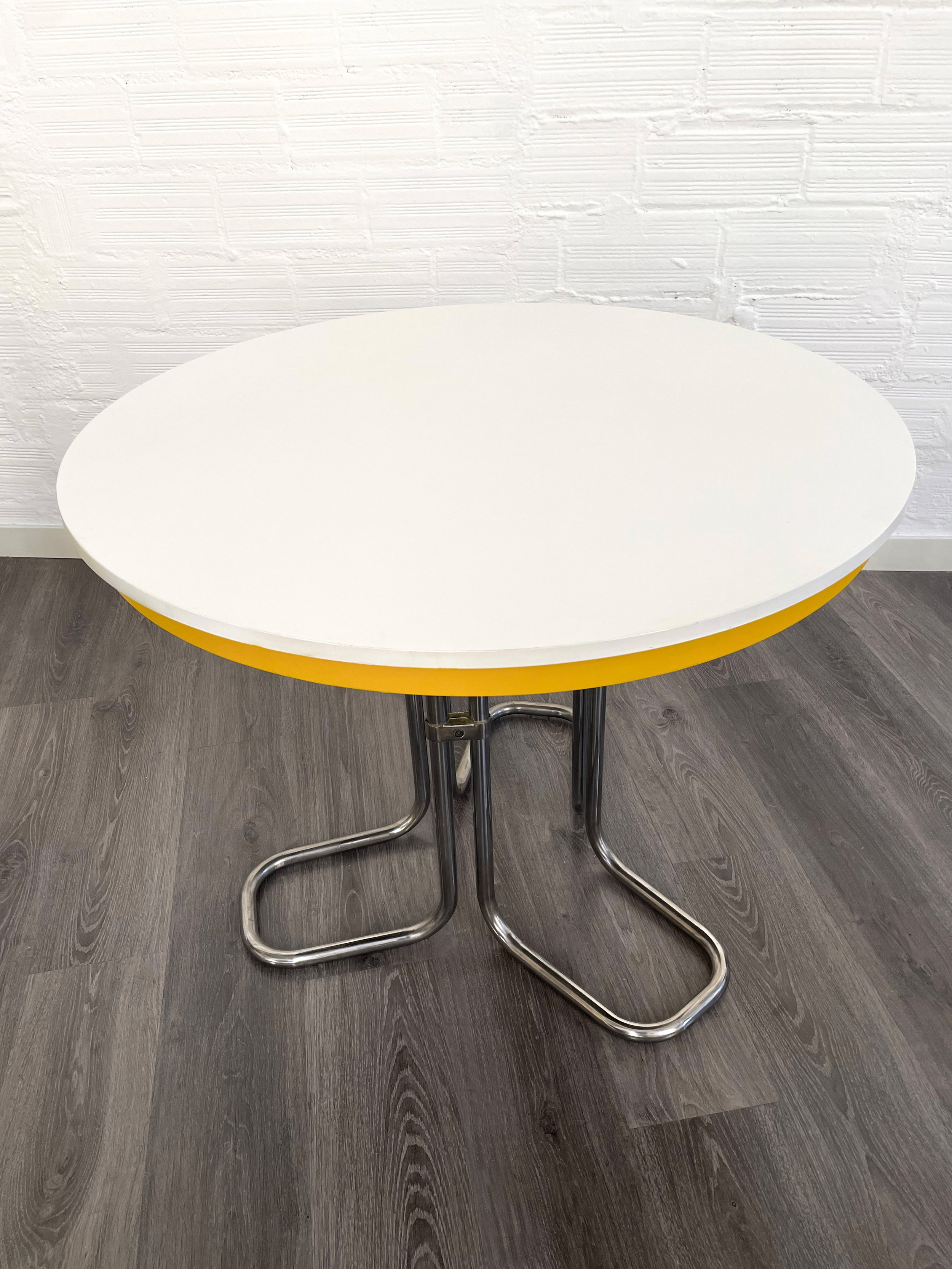 Mesa comedor redonda. España. 60s. Monda Lironda Vintage