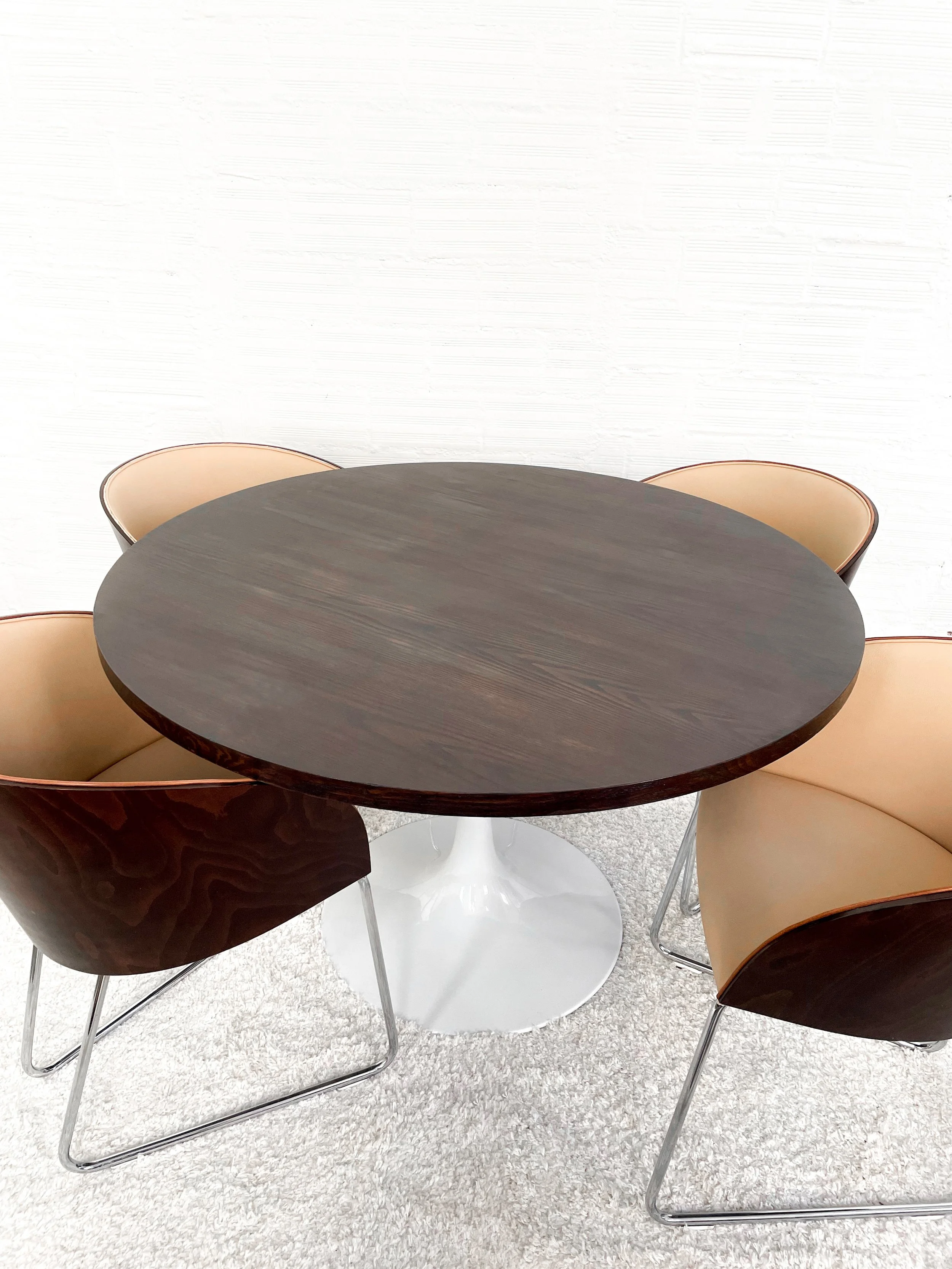 Mesa comedor vintage. Sobre de madera. Pie Tulip. Monda Lironda Vintage