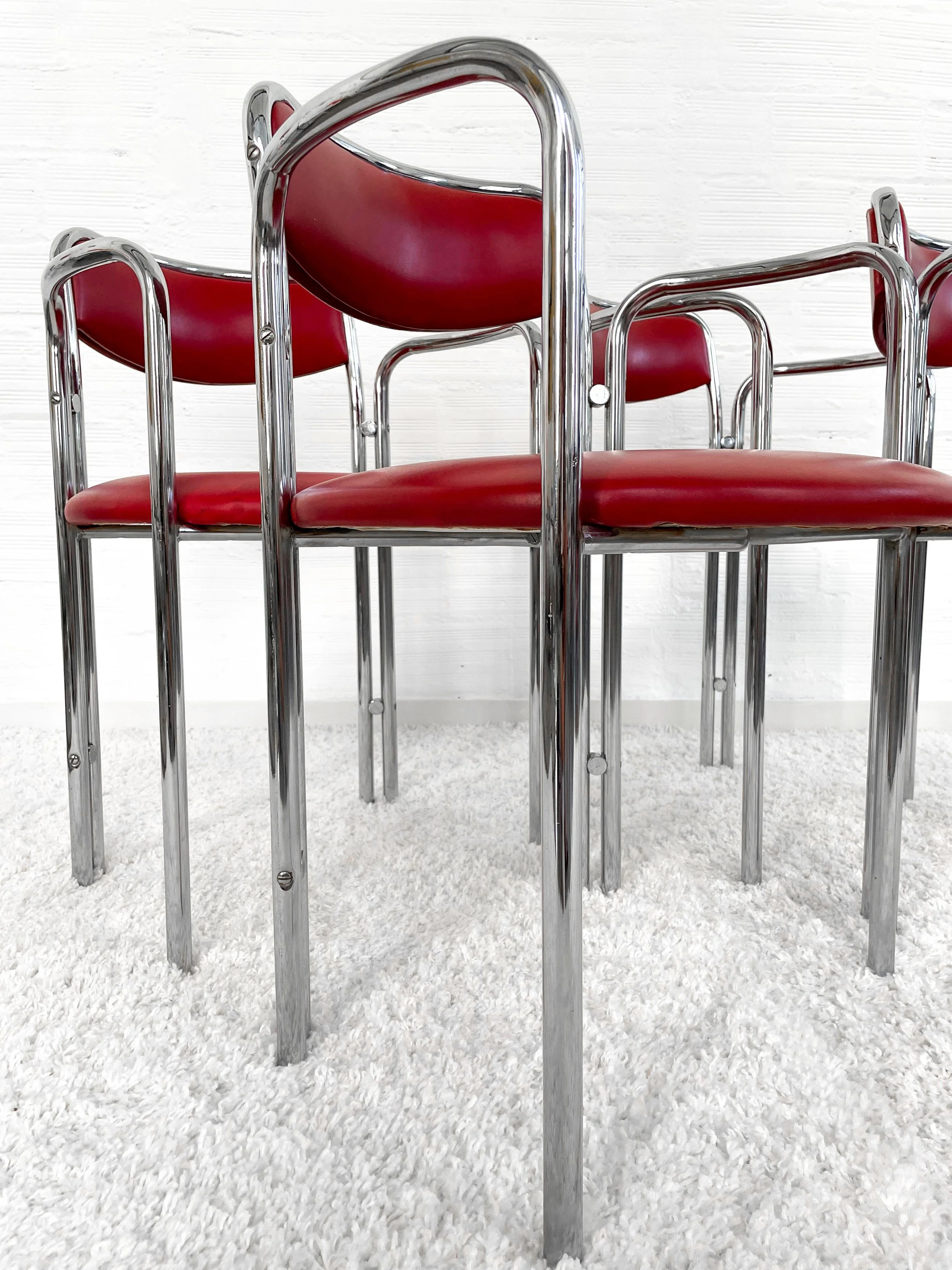 Silla vintage de estructura cromada doble y escay burdeos. 70s. Monda Lironda Vintage