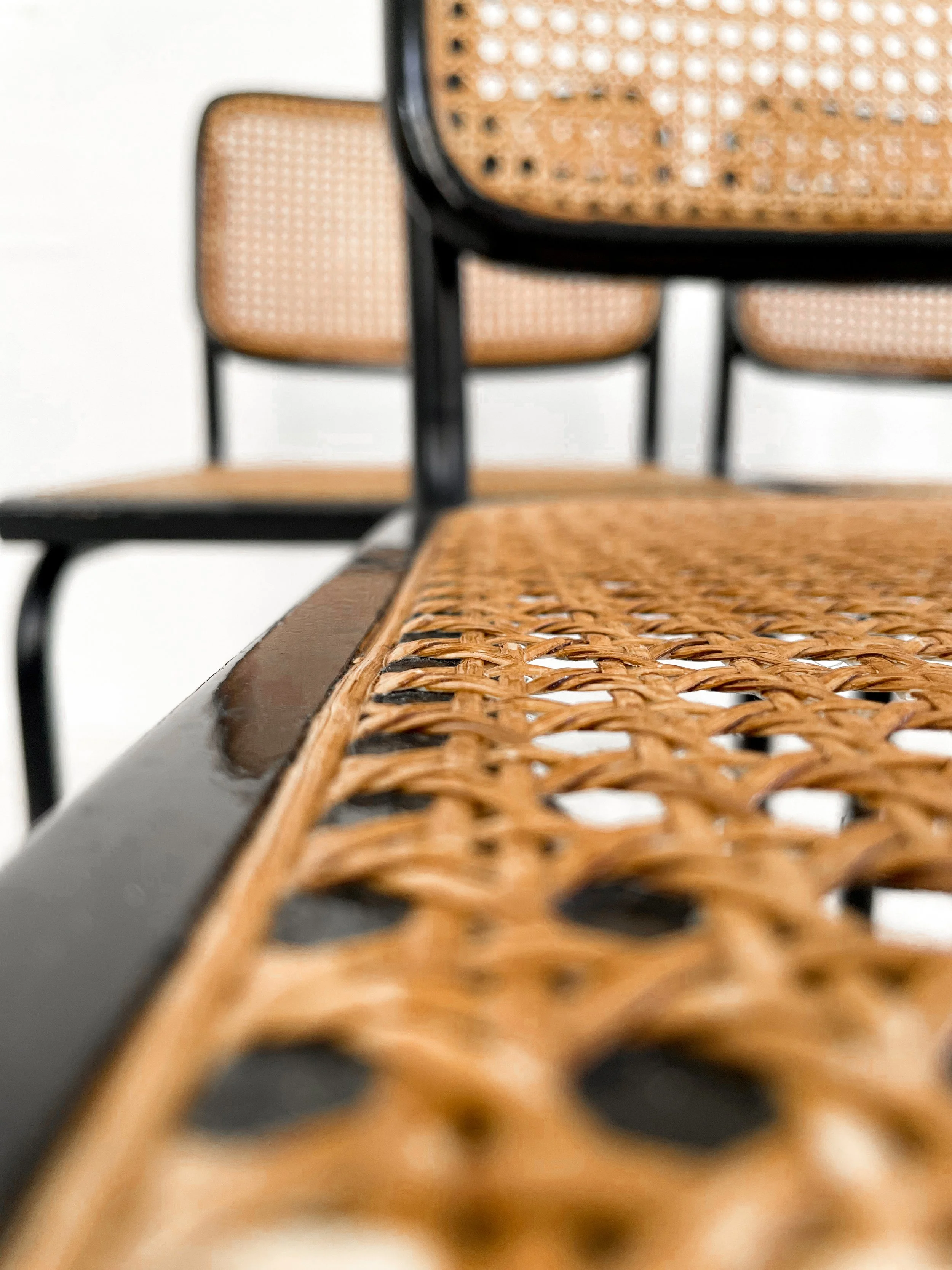 Silla Cesca B32. Estructura color negro. Italia 90s. Monda Lironda Vintage