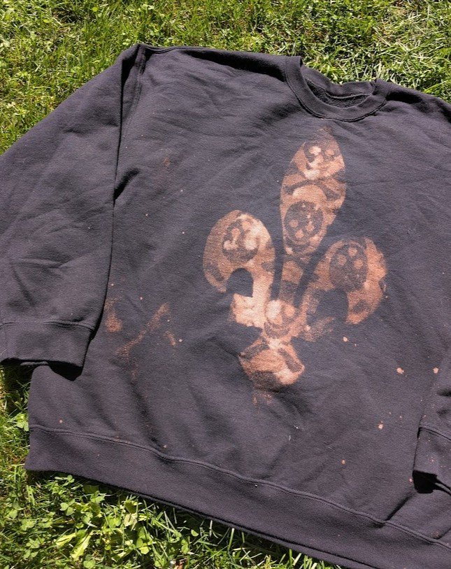 Fleur De Lys Skull Bleached Crewneck