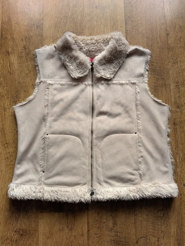 Faded Glory Sleeve Less Faux Fur Vest