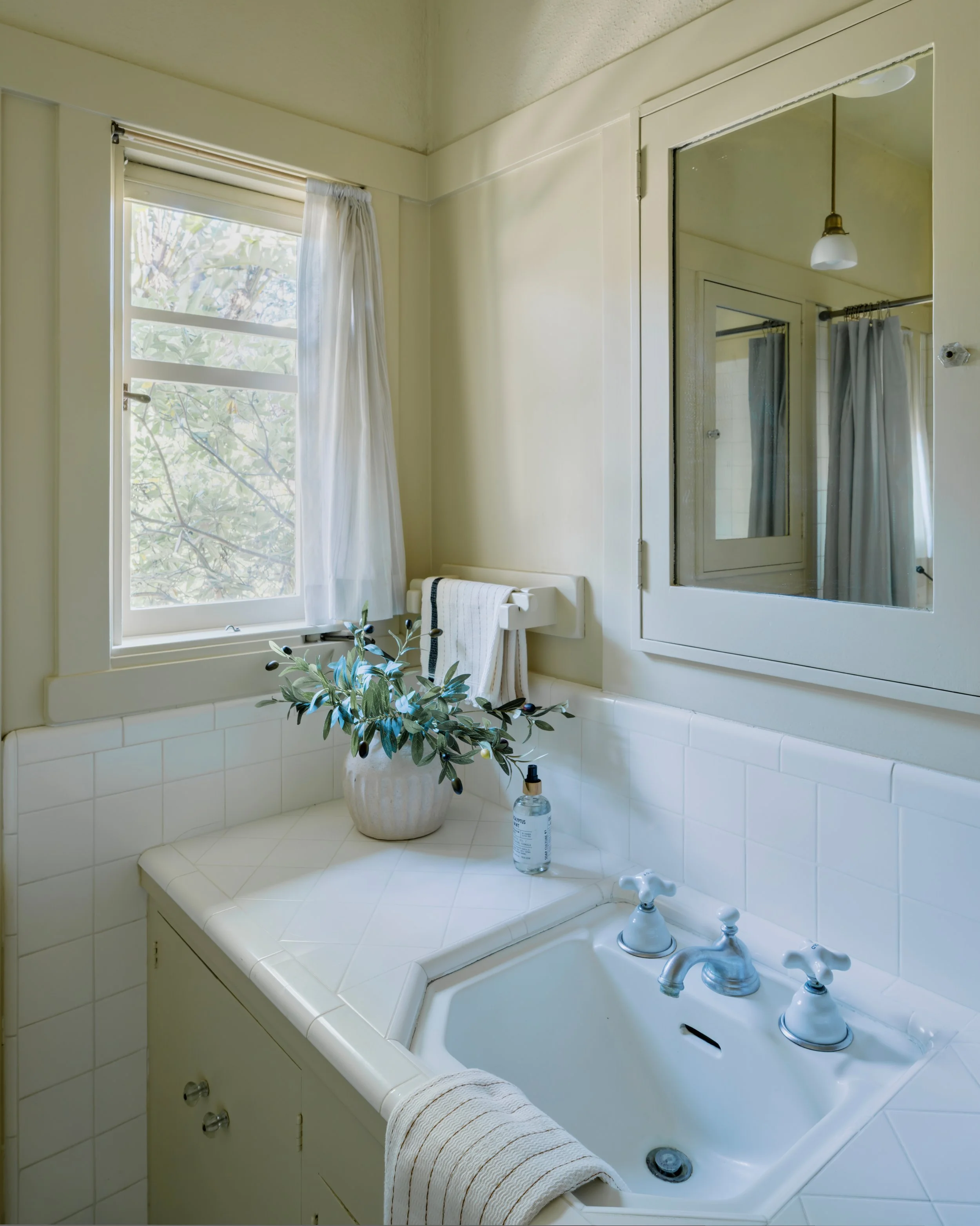 Bathroom 2 - 16.jpg