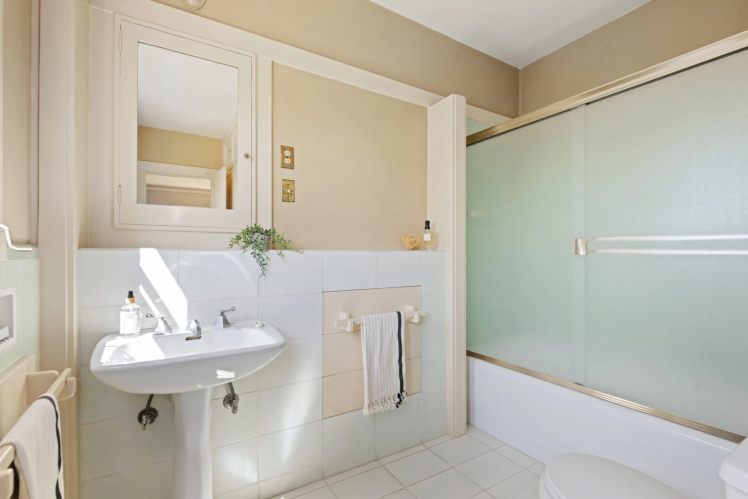 51 - Upstairs Primary Bathroom 2.jpg