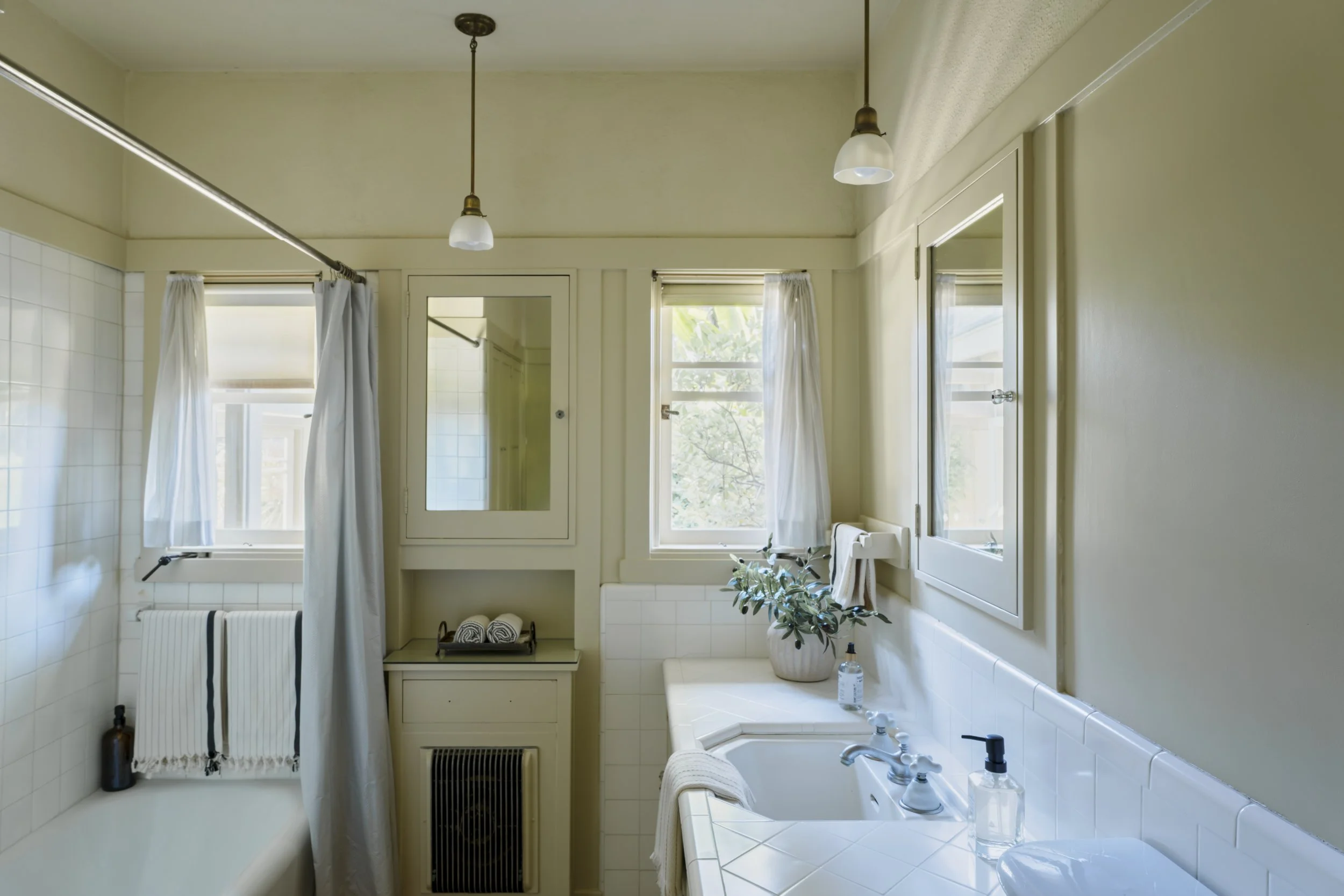 Bathroom 2 - 14.jpg