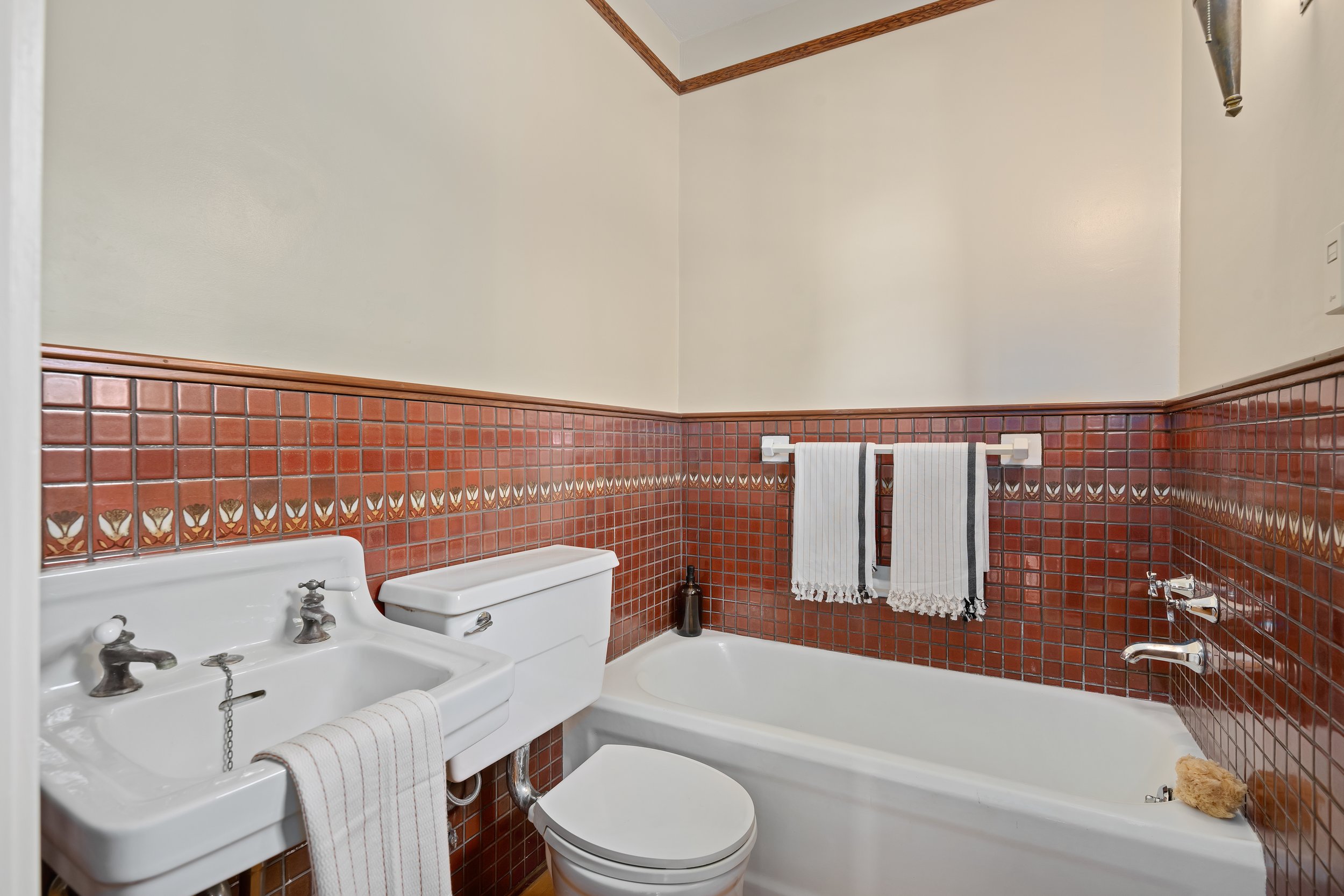 35 - Bathroom 2.jpg