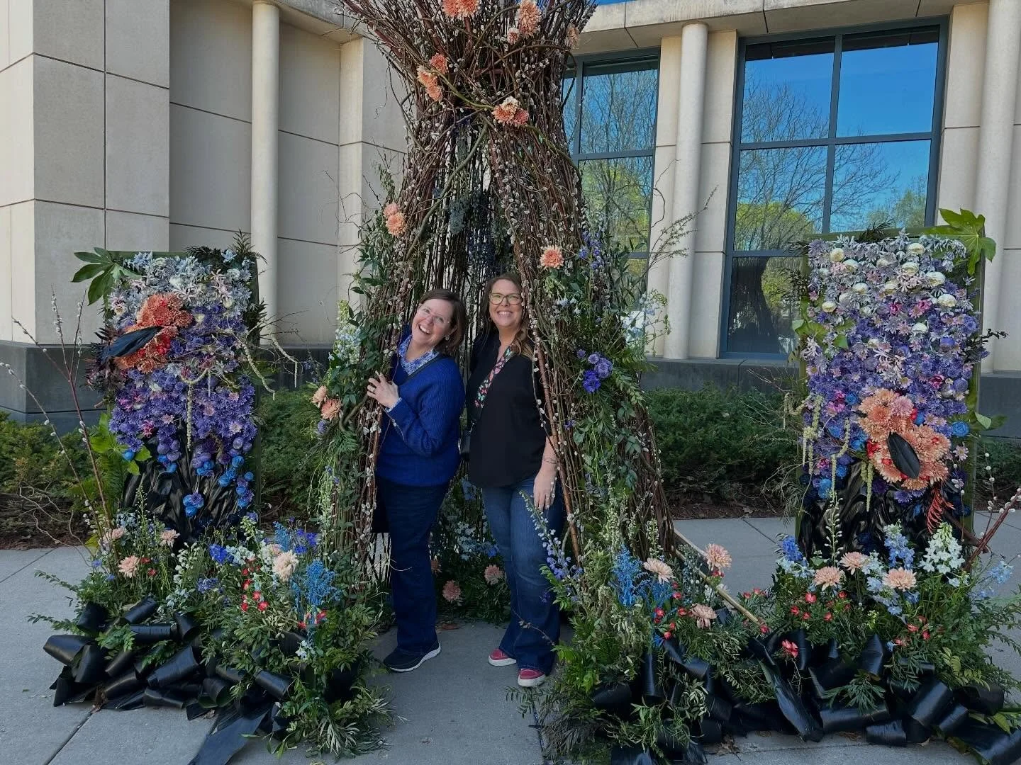 Friday Field Trip!!! ( new series?!) 
Art in Bloom at @artsmia 
Inspiration in all forms and mediums, what a treat for an overwhelmed brain 🌺 🖼️ 📷