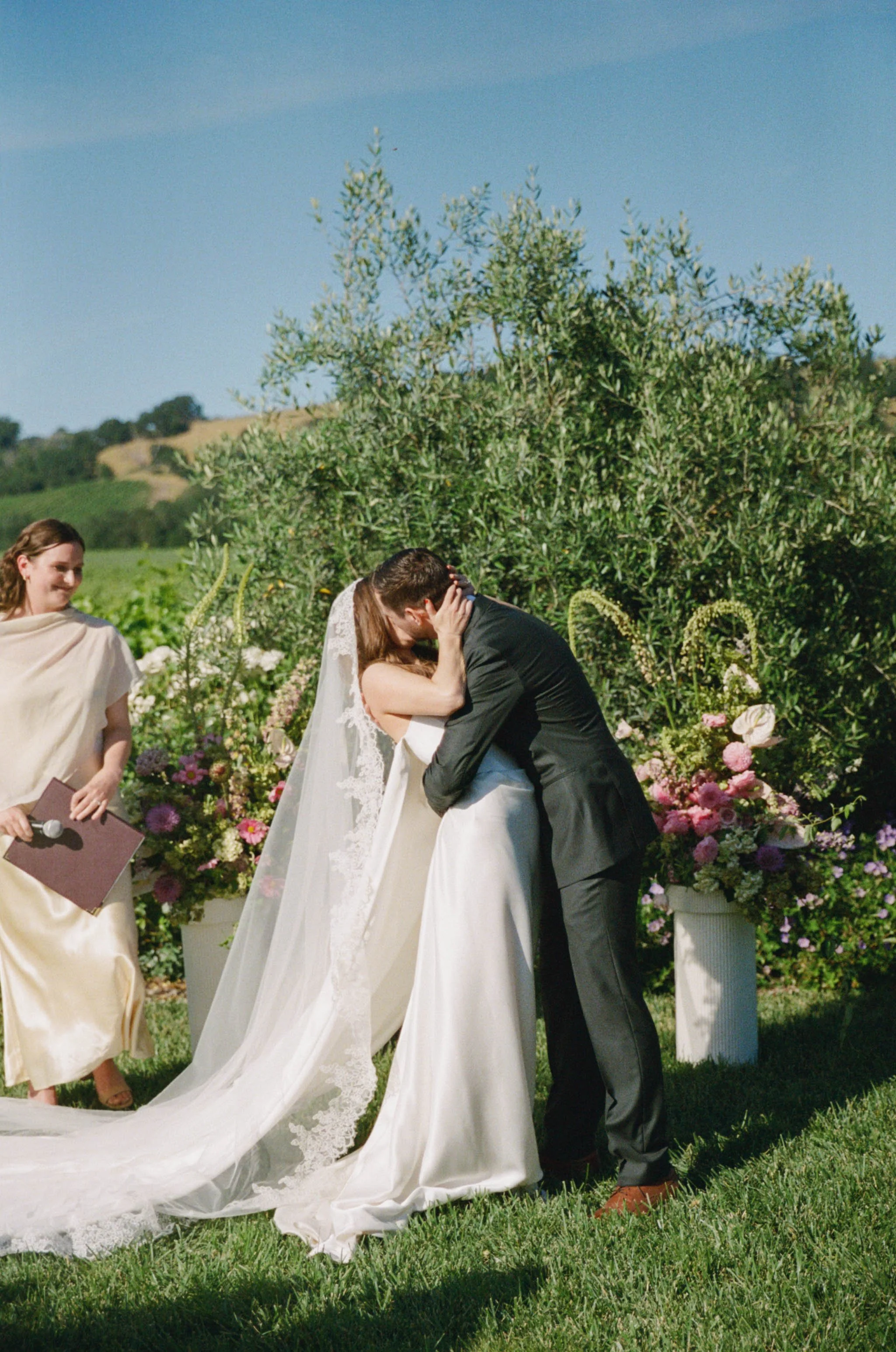 JULIEJORDAN_BROOKEANDJOSH_GRAMMVINEYARD_PREVIEW-49.jpg