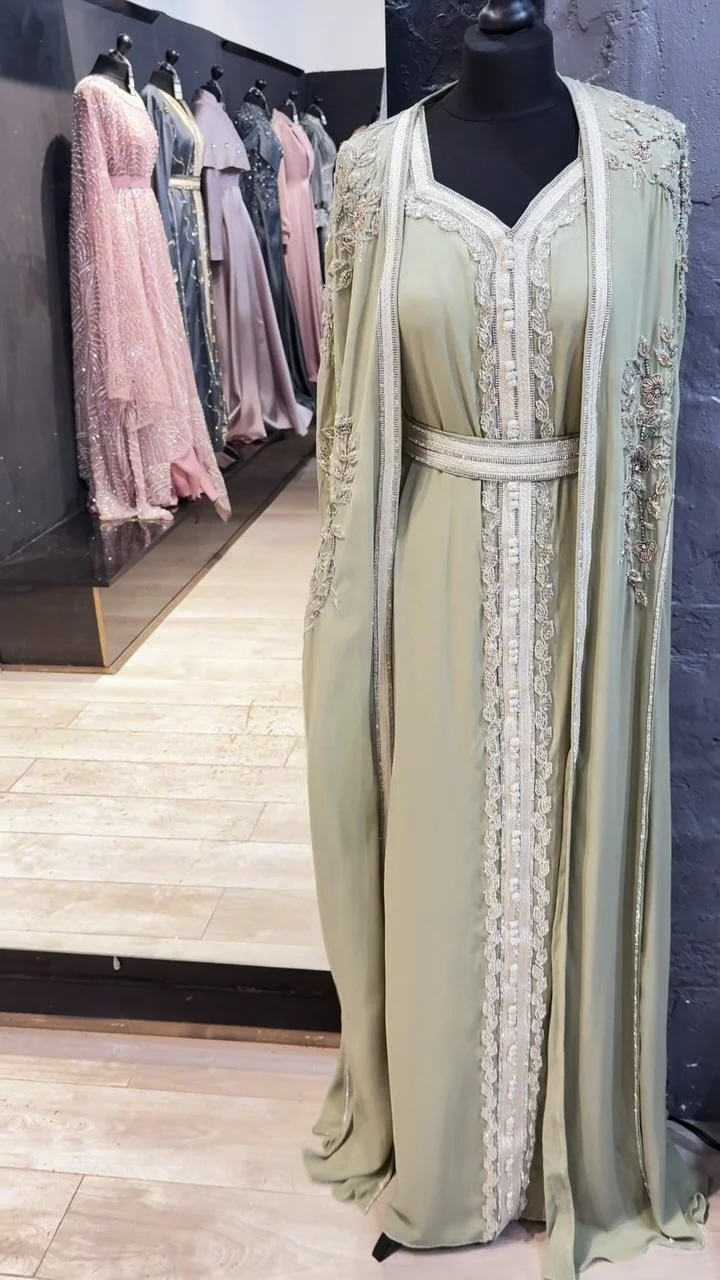 2026 brides, listen up! 🙏🏽 Sage Green might be gorgeous, but it's a nightmare to get a hold of... don’t say we didn’t warn you 😭
Apart from this Sage Green stunner 😻
#sagegreen #abiye #kaftan #modestfashion #arab #arabdress #arabgir