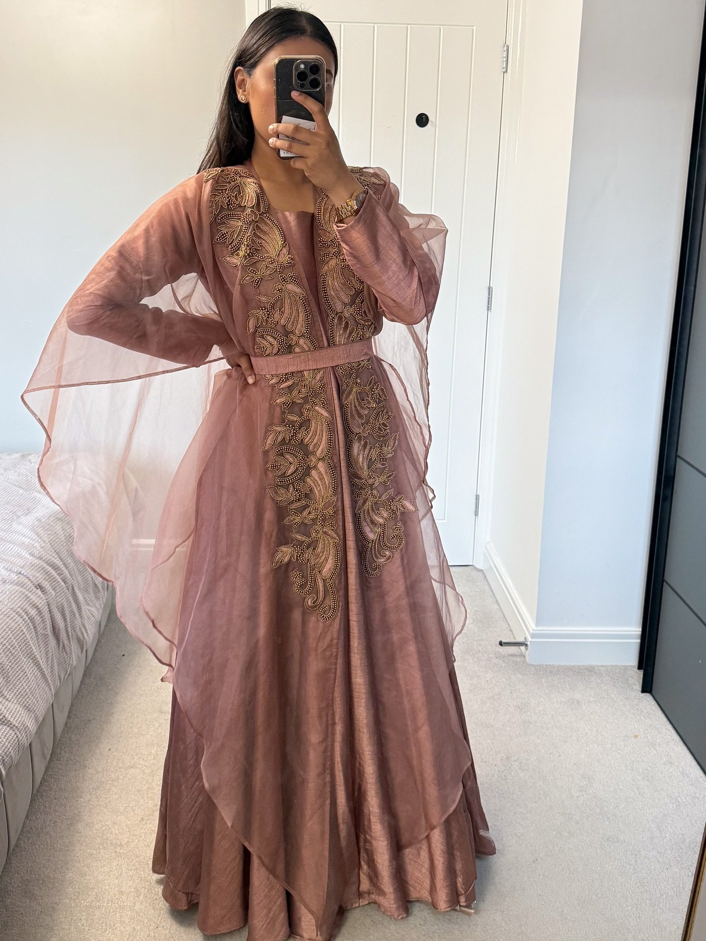 Soft hues, golden details, timeless elegance ✨

#ModestFashion #ModestOOTD #ModestStyle #ElegantModesty #ModestOutfitInspo #ModestChic #OOTD #StyleInspo #FashionDiaries #ModestLook #EffortlessElegance #GracefulStyle #ModestGlam #DesiVibes #TimelessEl