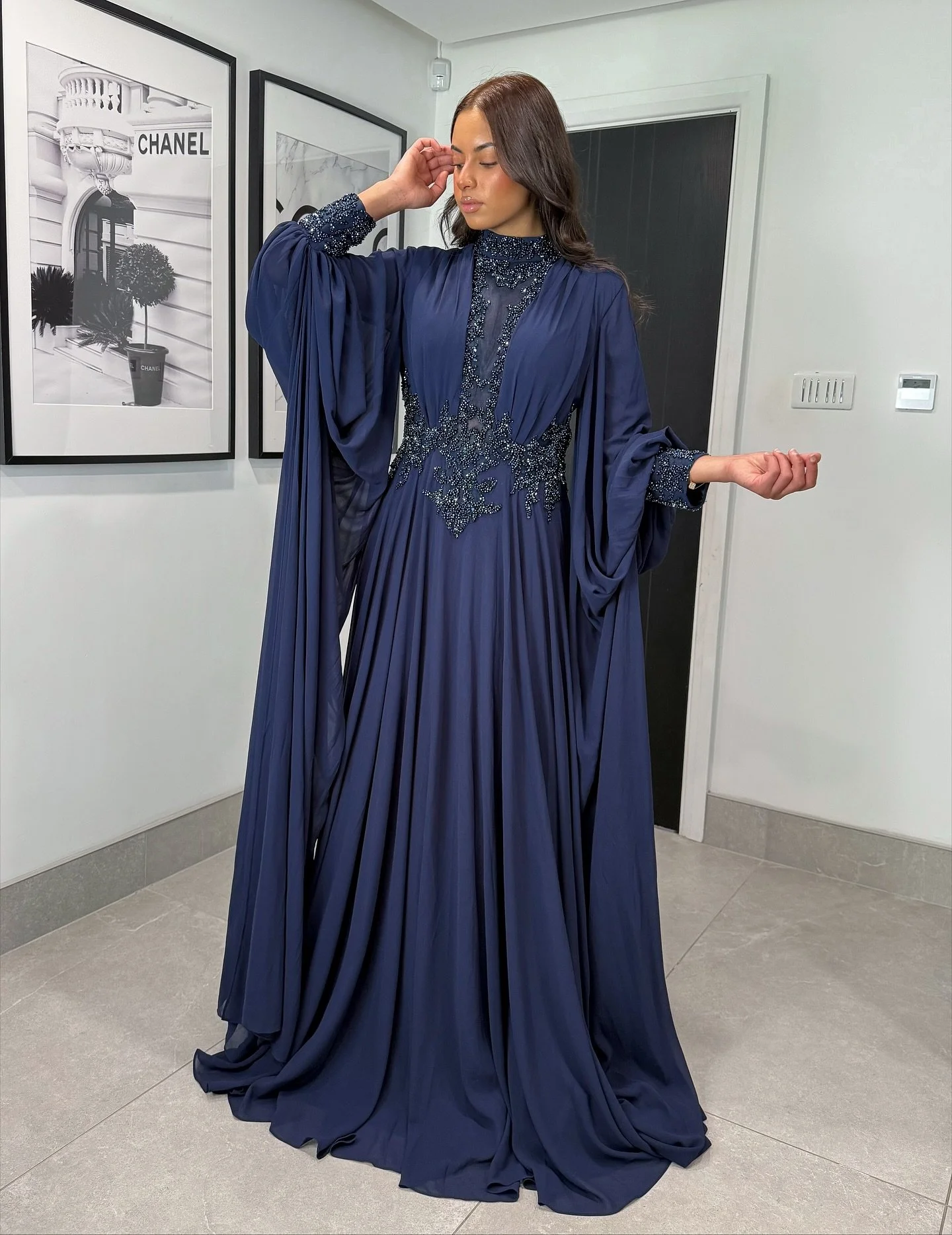 Grecian Goddess but make it modest 💙 Only at Boutiq1 

#NavyElegance #ModestGlam #EveningVibes #ChicStyle #EffortlessElegance #GlamLook #LuxuryVibes #StyleInspo