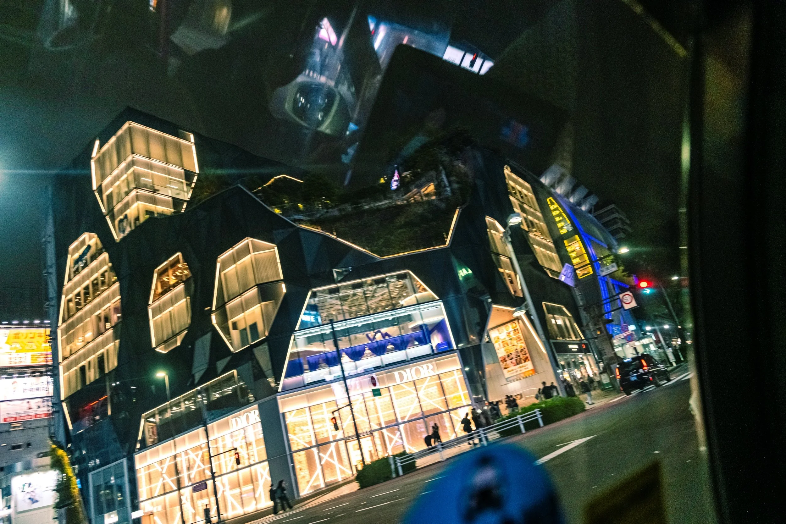 21-52-TOKYO-TAXI-bd.jpg