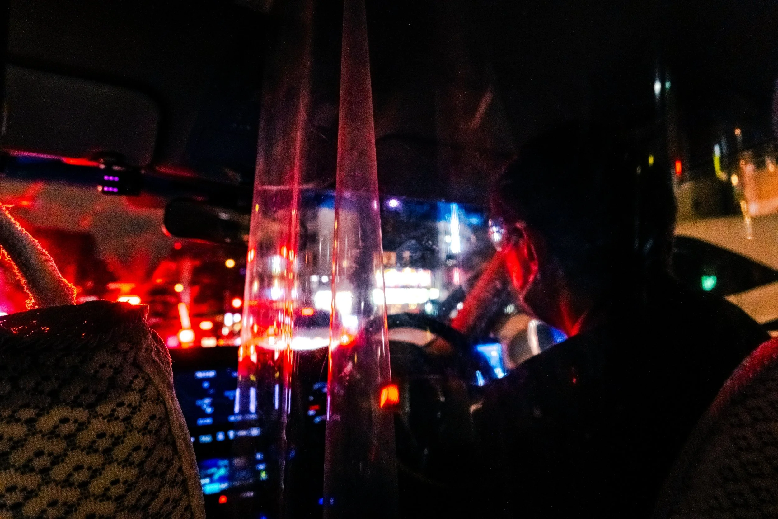 18-24-TOKYO-TAXI-bd.jpg