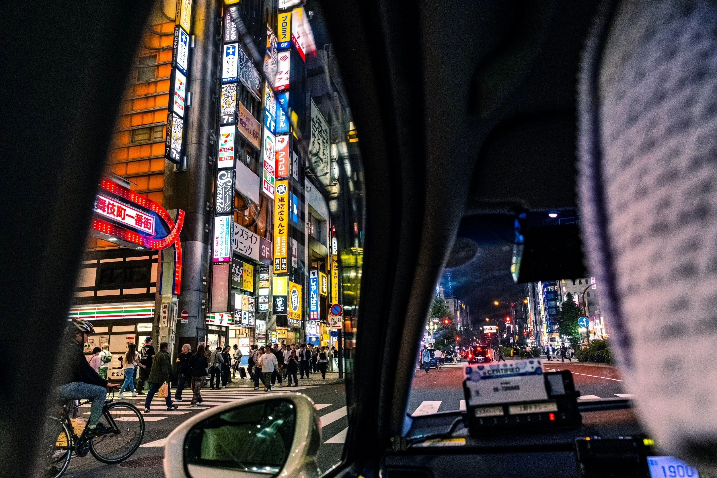 10-19-TOKYO-TAXI-BD.jpg