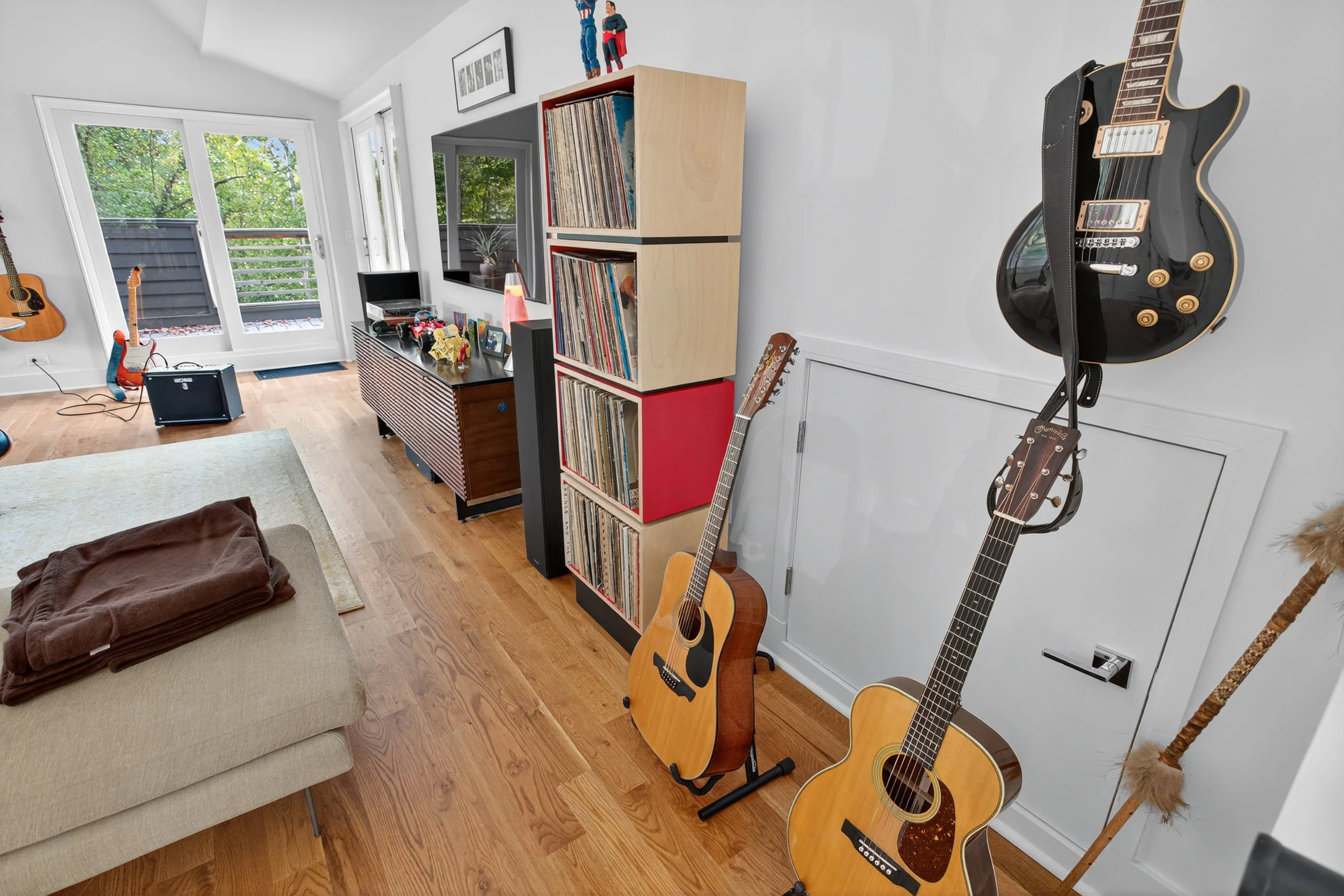 CORPORATE AND SOCIAL MEDIA