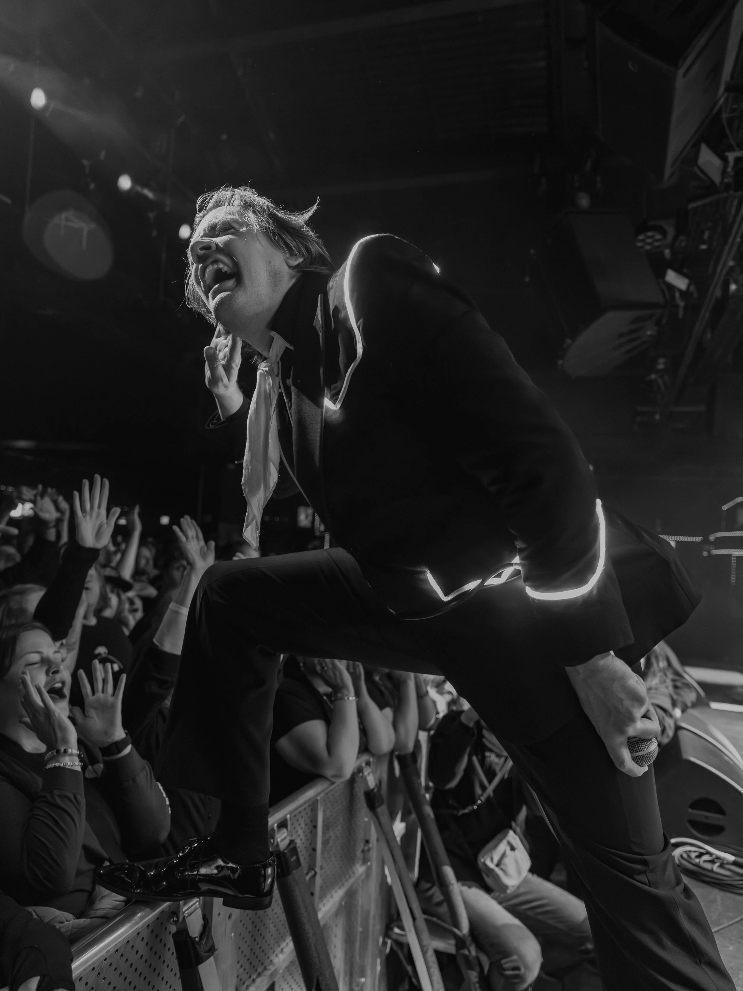 TheHives_NewHaven07.jpg
