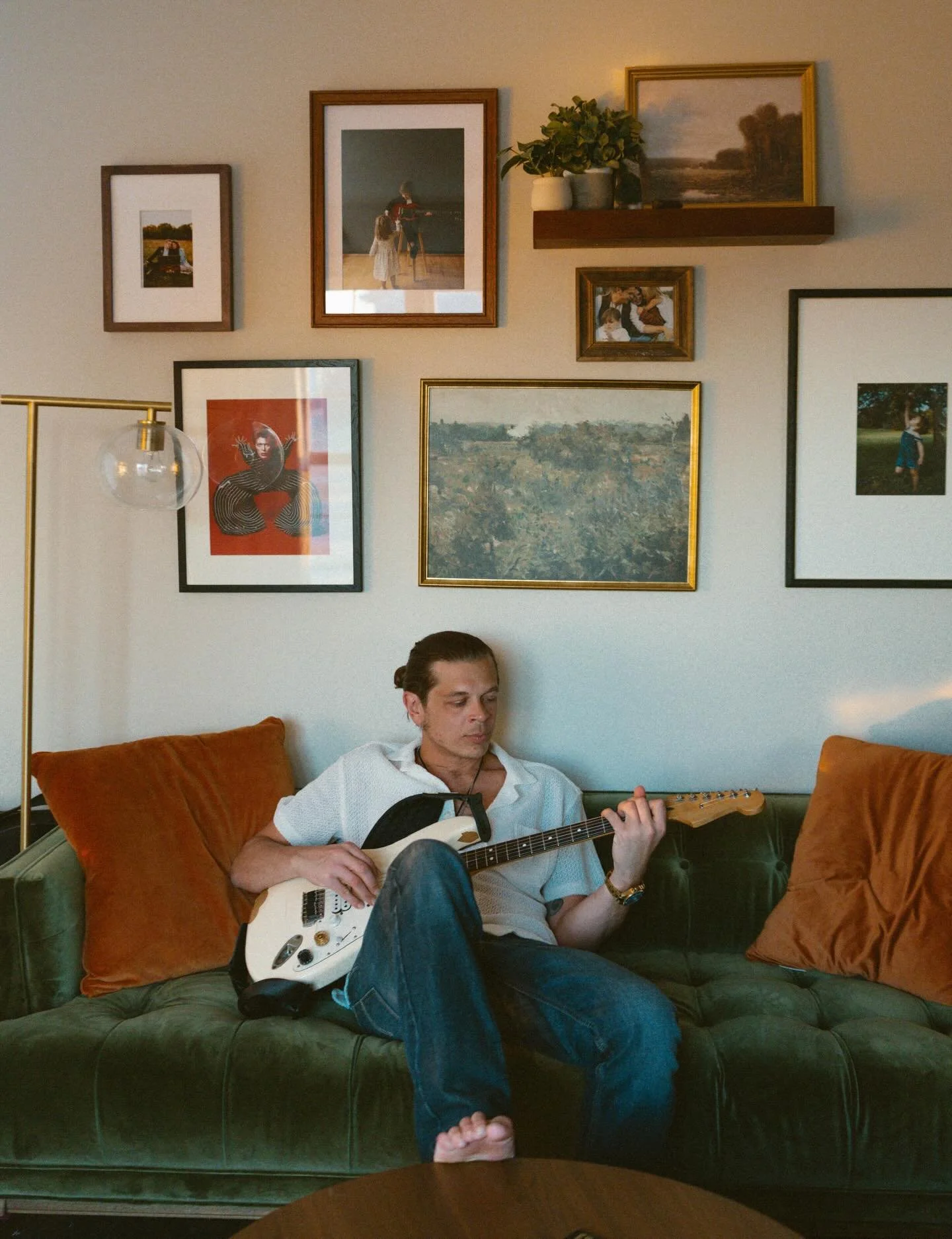 Gorgeous Friday afternoon! Be sure to check my website for an up to date calendar and I hope to catch you at a gig this month. 

- FRI 4.3 First Friday Residency @thewineexchangestc 6-9pm! Come early if you would like to get a table. 

- SAT 4.4 I&rs