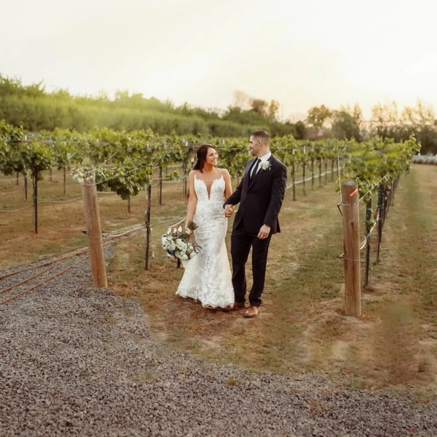 Natalie &amp; Nico ✨💙
A love as timeless as their navy and white palette, set against the stunning backdrop of Richard's Ranch. It was an honor to bring their floral vision to life for such a beautiful day! Wishing them a lifetime of happiness! 💍🌿