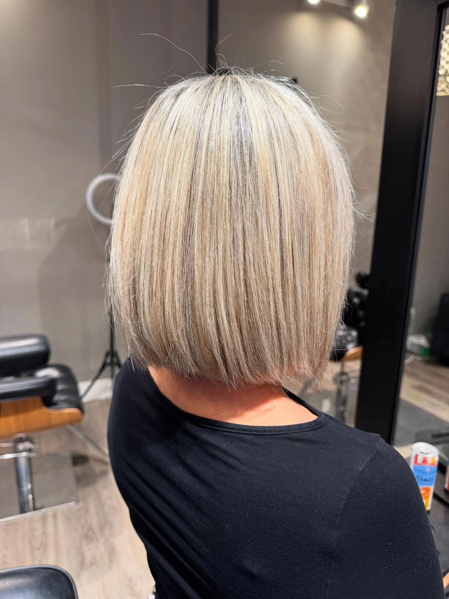 Blunt, blonde, and unapologetically bold. 💥

#villahillssalon #cocosalon #northernkentuckyhairstylist