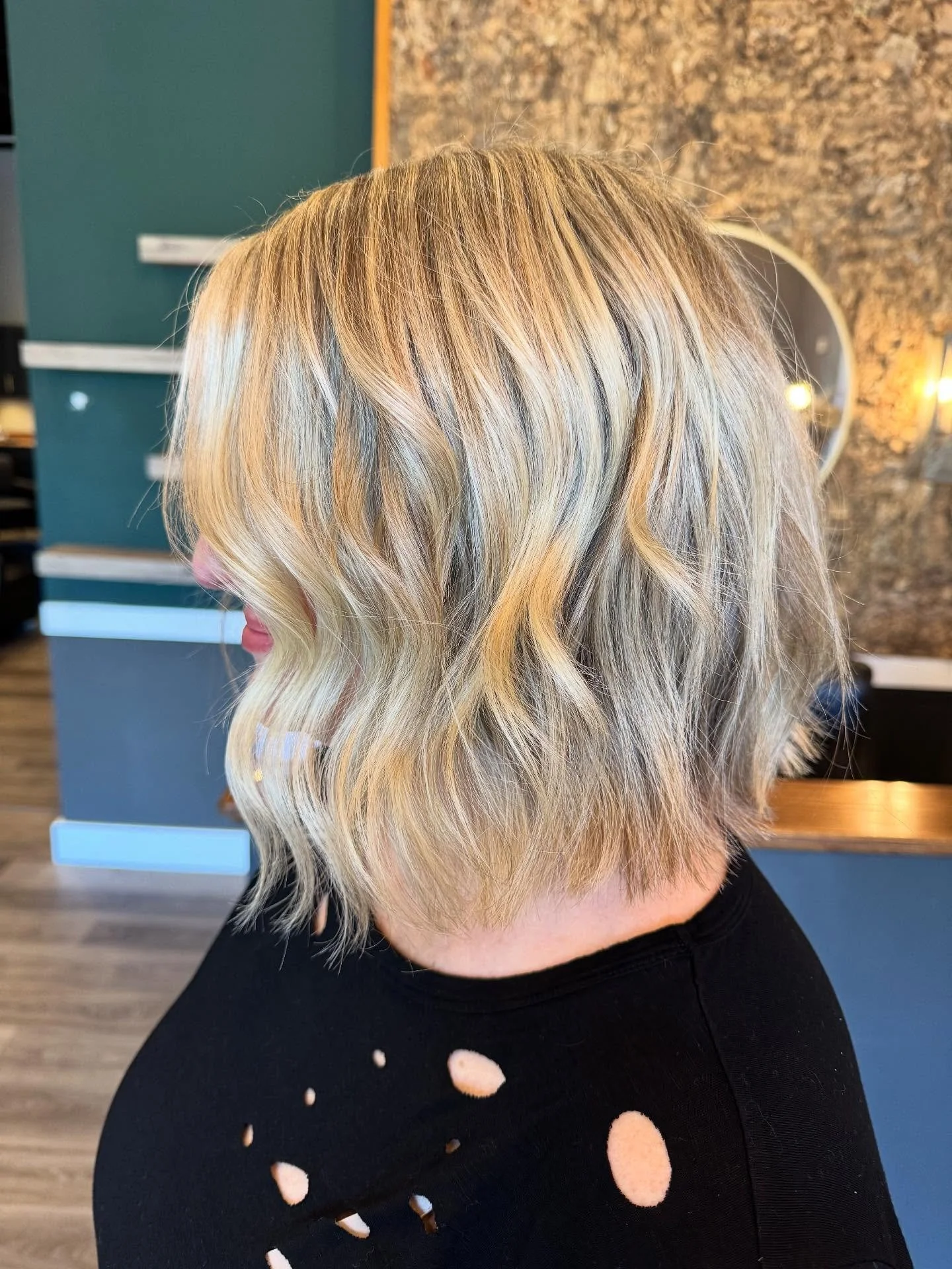 B L O N D E +  C H O P ✨🤍 

#northernkentuckyhairstylist #villahillsky #crescentspringsky #cocosalonkentucky