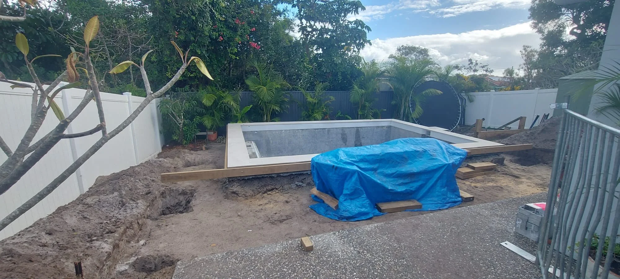 This custom deck build in Tugun on the Gold Coast showcases what quality craftsmanship looks like from start to finish. We constructed a full composite deck designed to complement the home's outdoor living space, using premium materials suited to the