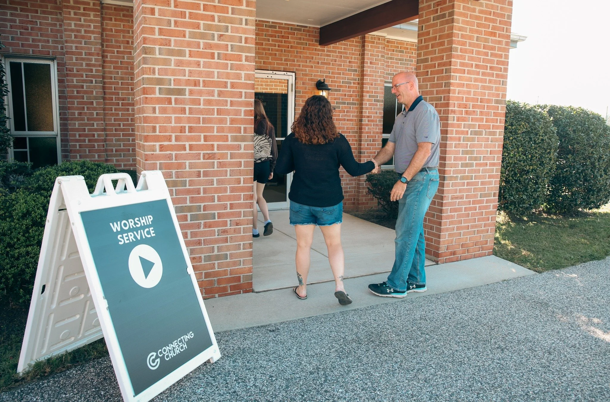 What an incredible Sunday at Connecting Church together. We gathered to worship, celebrated new life in Jesus through baptisms, and enjoyed sweet time together afterward with cookies.
 
For our teaching time, Pastor Phil continued our series in 1 Joh