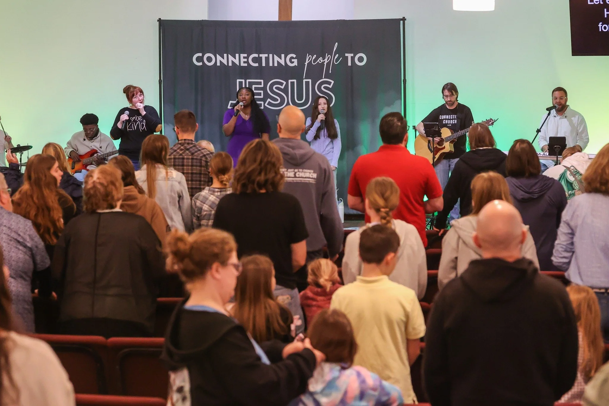 Sunday Recap ⏪

Rain may have moved us inside, but it did not stop a great first Sunday gathering at Riverside! We are so thankful for everyone who came out, stayed for indoor cookout, welcomed new faces, and helped make this day special. It was exci