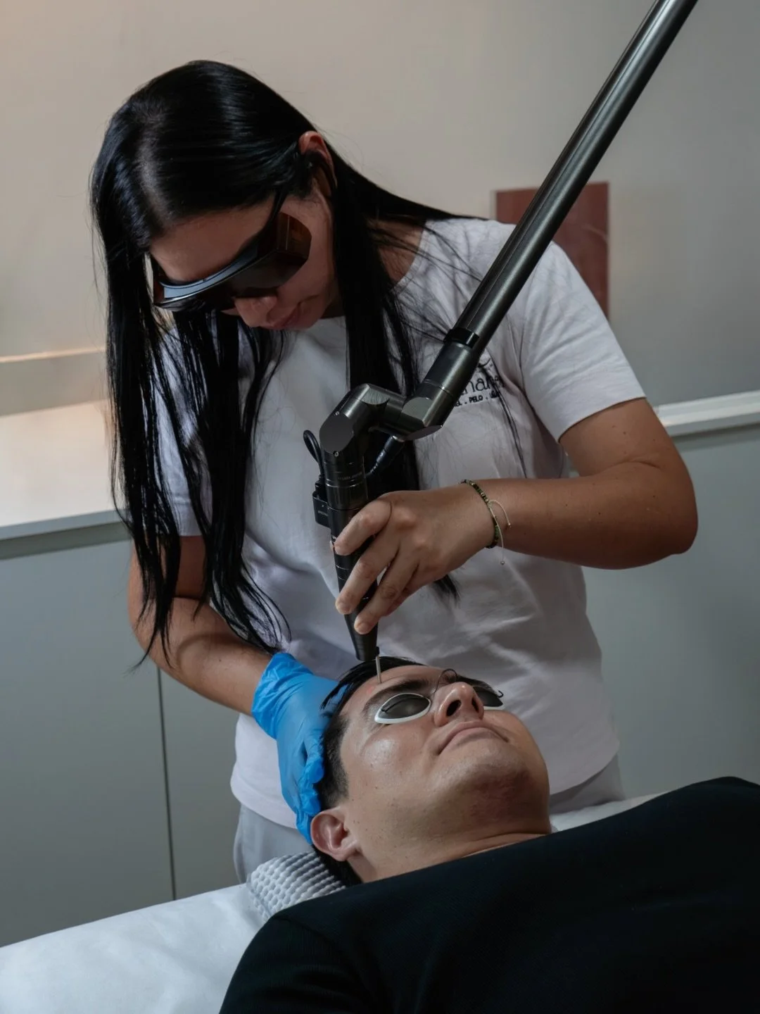 El Hollywood Peel ayuda a renovar la superficie de la piel y mejorar su apariencia, mientras que el Hydrafacial limpia, exfolia e hidrata profundamente. 💫

El d&uacute;o perfecto para una piel m&aacute;s suave, luminosa y con aspecto saludable desde