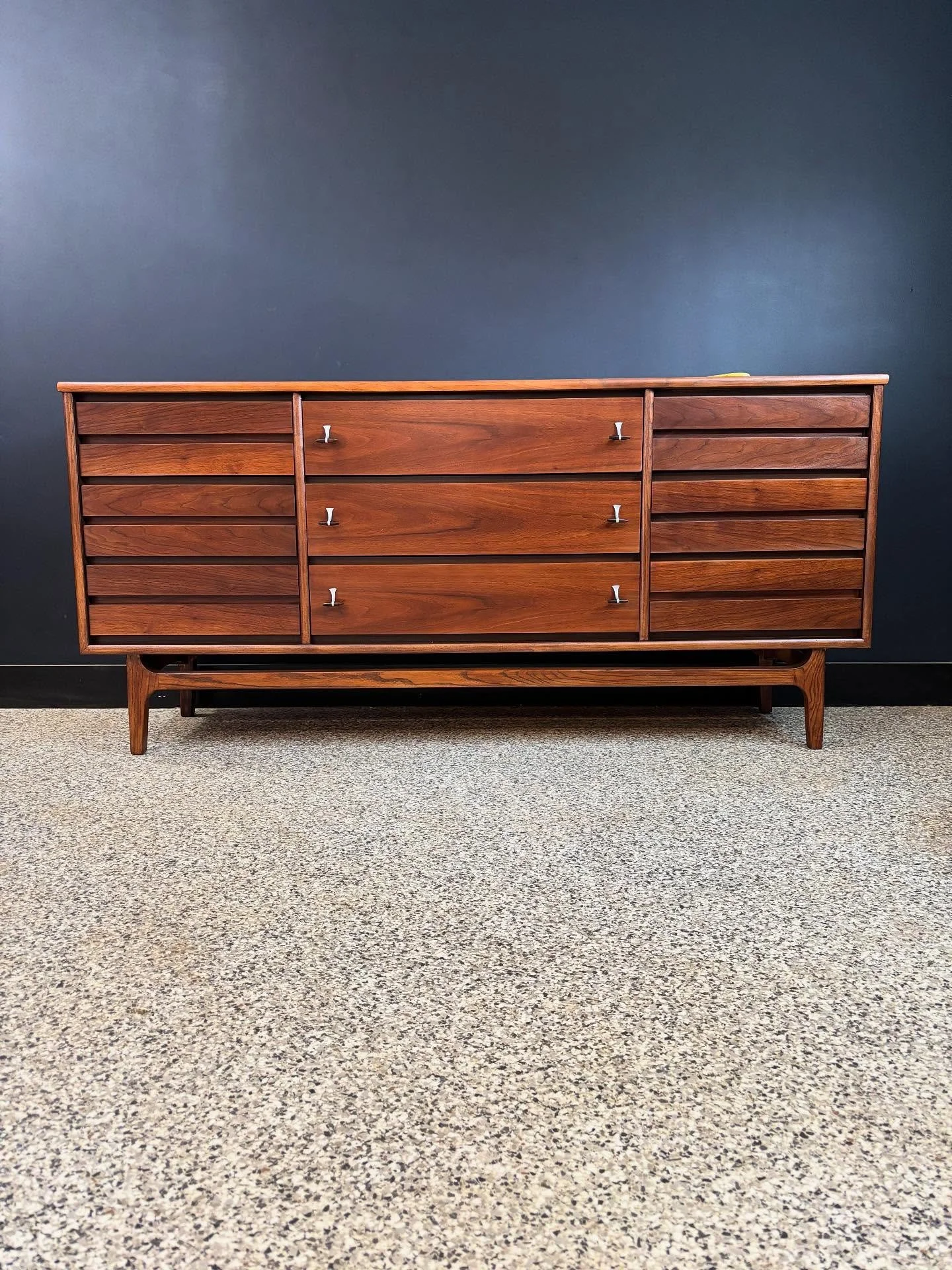 Restored vintage 1960&rsquo;s Mid Century Modern Stanley American Forum walnut nine drawer triple dresser. ⁣
⁣
Lovely veneer and lines with aluminum and rosewood pulls. Stanley really popping off here. 😍⁣
⁣
Banana for scale. ⁣
⁣
68 W x 18 D x 32 H⁣
