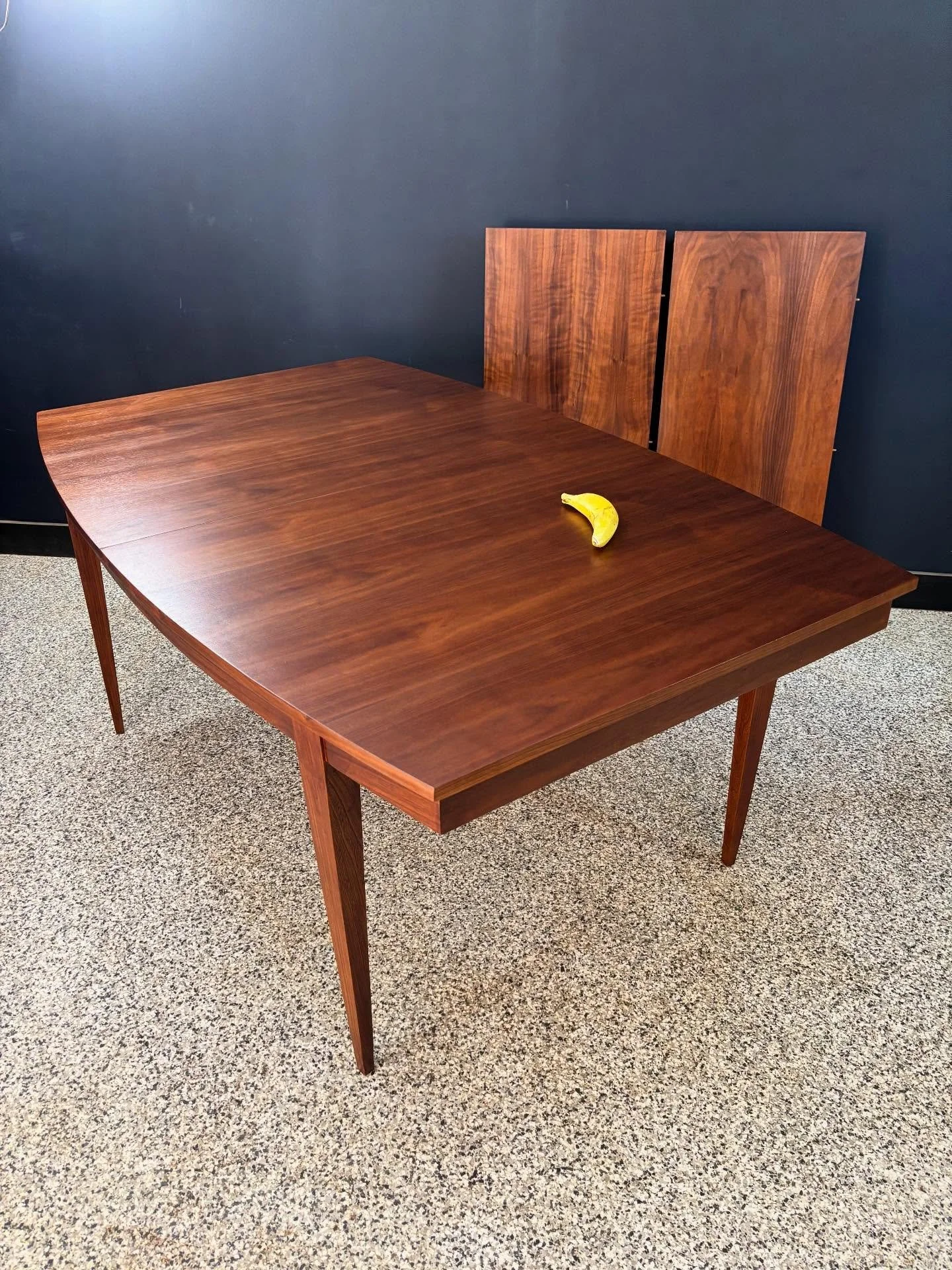 [sold] Restored 1960&rsquo;s Mid Century Modern walnut expanding surfboard dining table. Florence Furniture Co., but a dead ringer for Young MFG. ⁣
⁣
Two big leaves, nice angles, and generally large and in charge. Seats a roomy ten. ⁣
⁣
Banana for sc