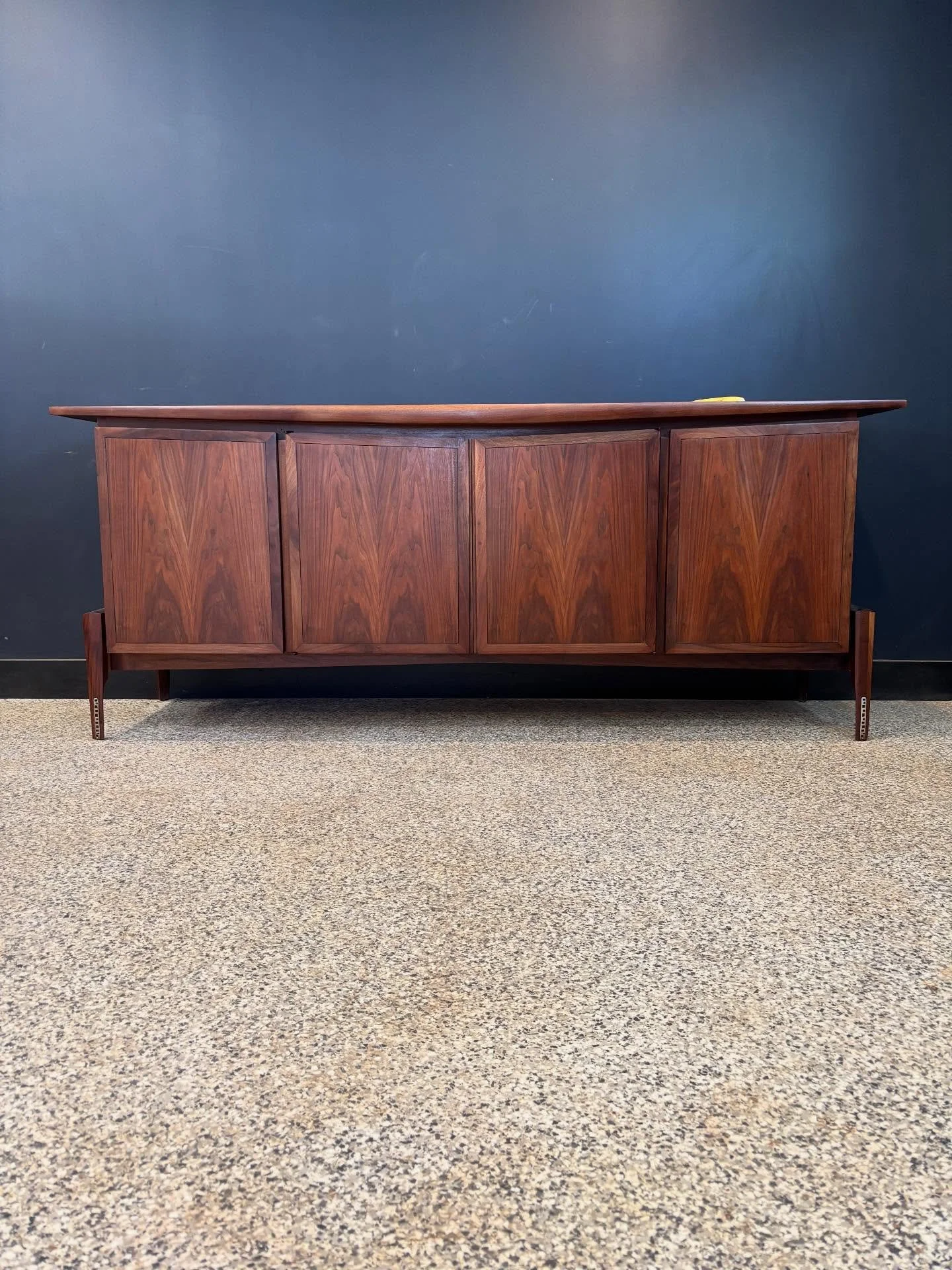 [sold] Restored vintage 1960&rsquo;s Mid Century Modern Helen &amp; Hobey Baker walnut nine drawer triple dresser credenza. ⁣
⁣
Fully restored and pretty rare. Drawers behind all doors. Awesome all around. ⁣
⁣
Matching gentleman&rsquo;s chest and kin