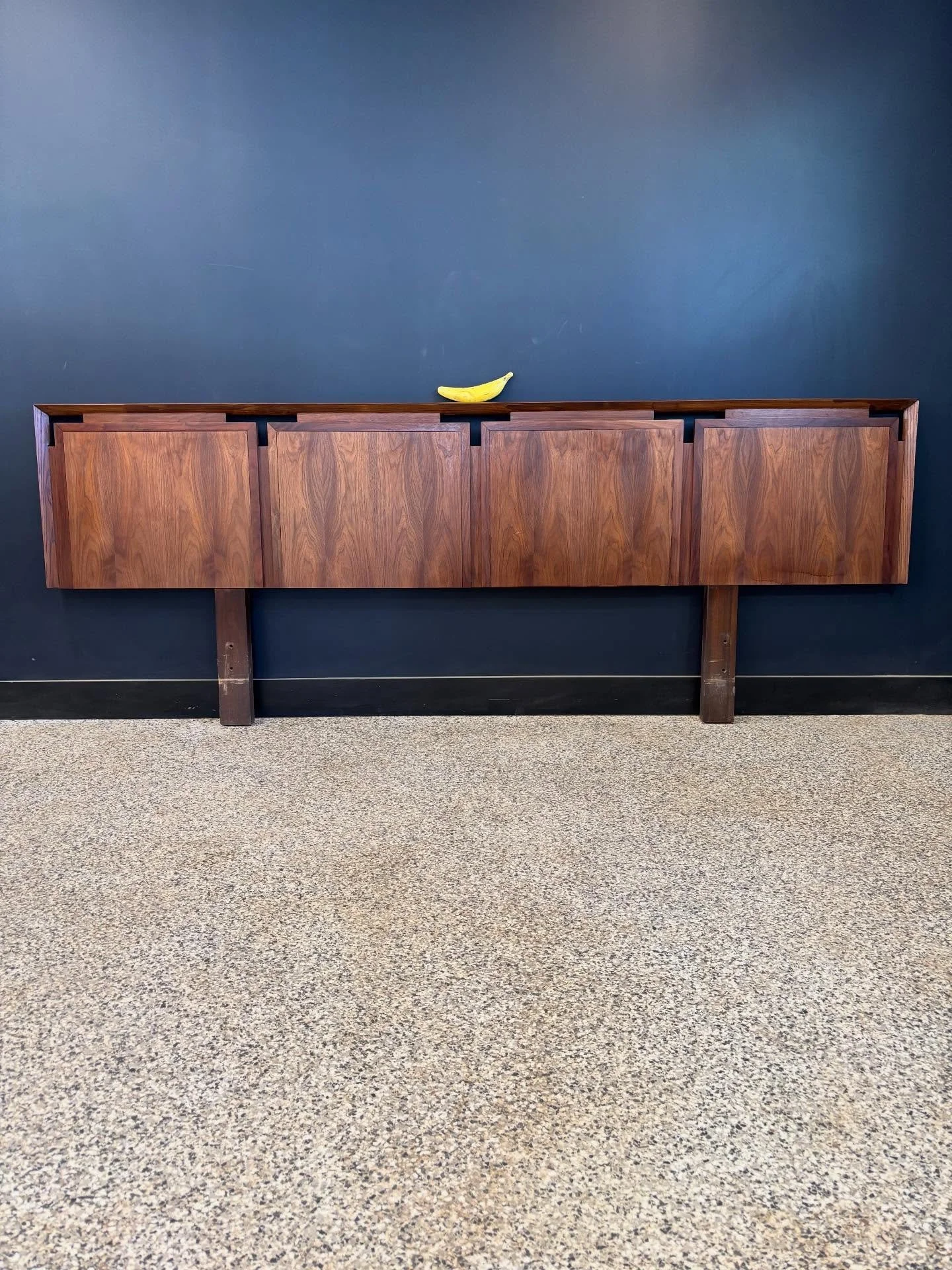 [sold] Restored vintage 1960&rsquo;s Mid Century Modern Helen &amp; Hobey Baker walnut king headboard. ⁣
⁣
Connects to metal frames, no boxspring. Fully restored. What a dreamboat. ⁣
⁣
Matching nine drawer triple dresser and eight drawer gentleman&rs