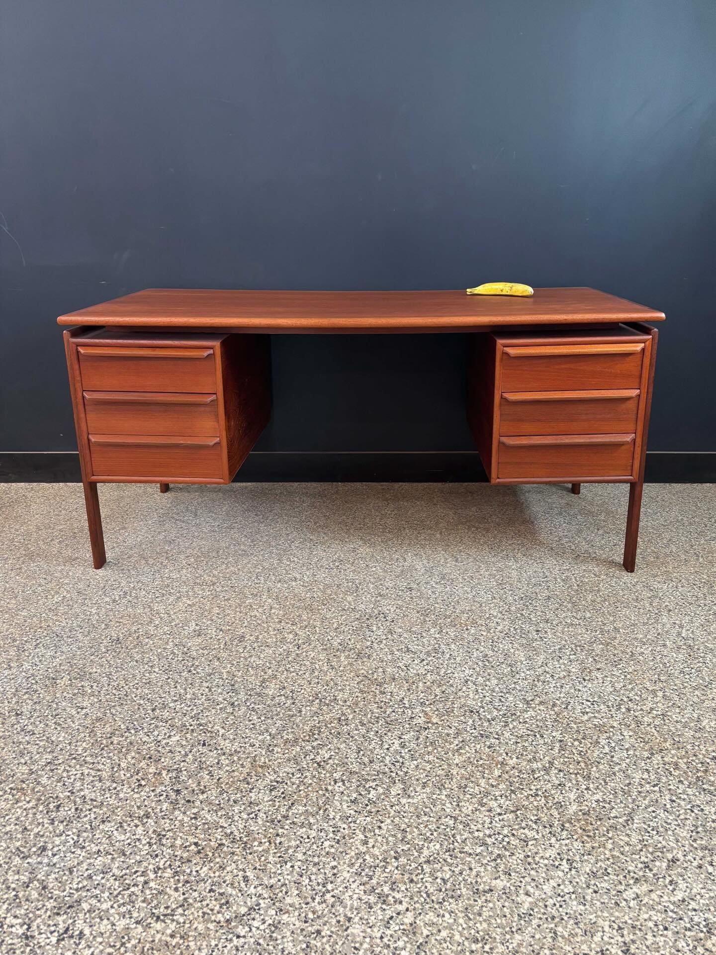 [sold] Restored vintage 1970&rsquo;s Mid Century Danish Modern GV Gasvig for GV Mobler teak six drawer floating top executive desk. ⁣
⁣
Big surface, lots of storage, finished back, and a very roomy keyhole so you don&rsquo;t knock your knees. Winner 