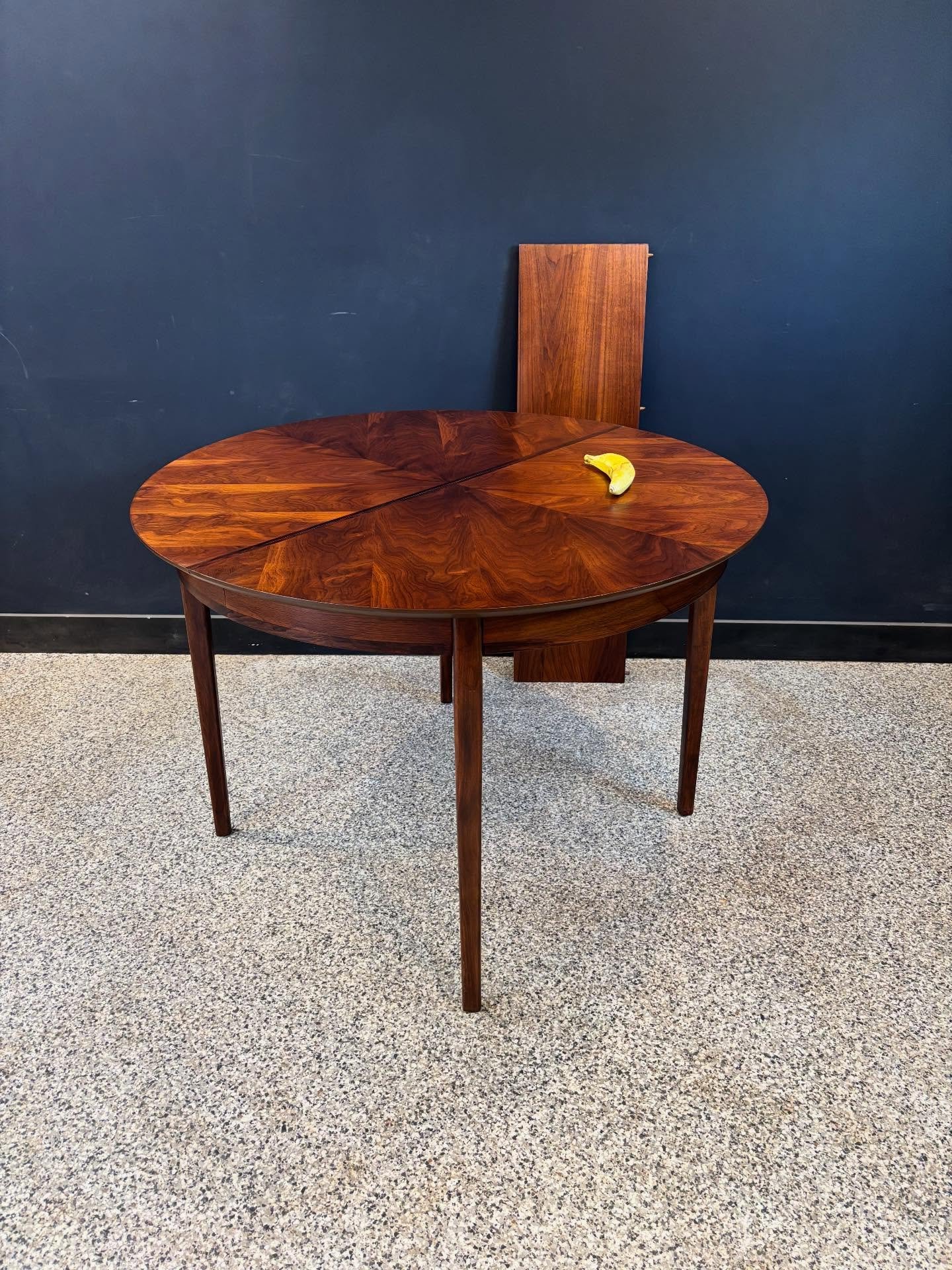 [sold] Restored vintage 1960&rsquo;s Mid Century Modern round walnut &amp; rosewood expanding dining table. Unmarked but possibly Stanley. ⁣
⁣
Pretty cute and pretty small. Awesome walnut veneer with rosewood accents. Seats two without and four with 