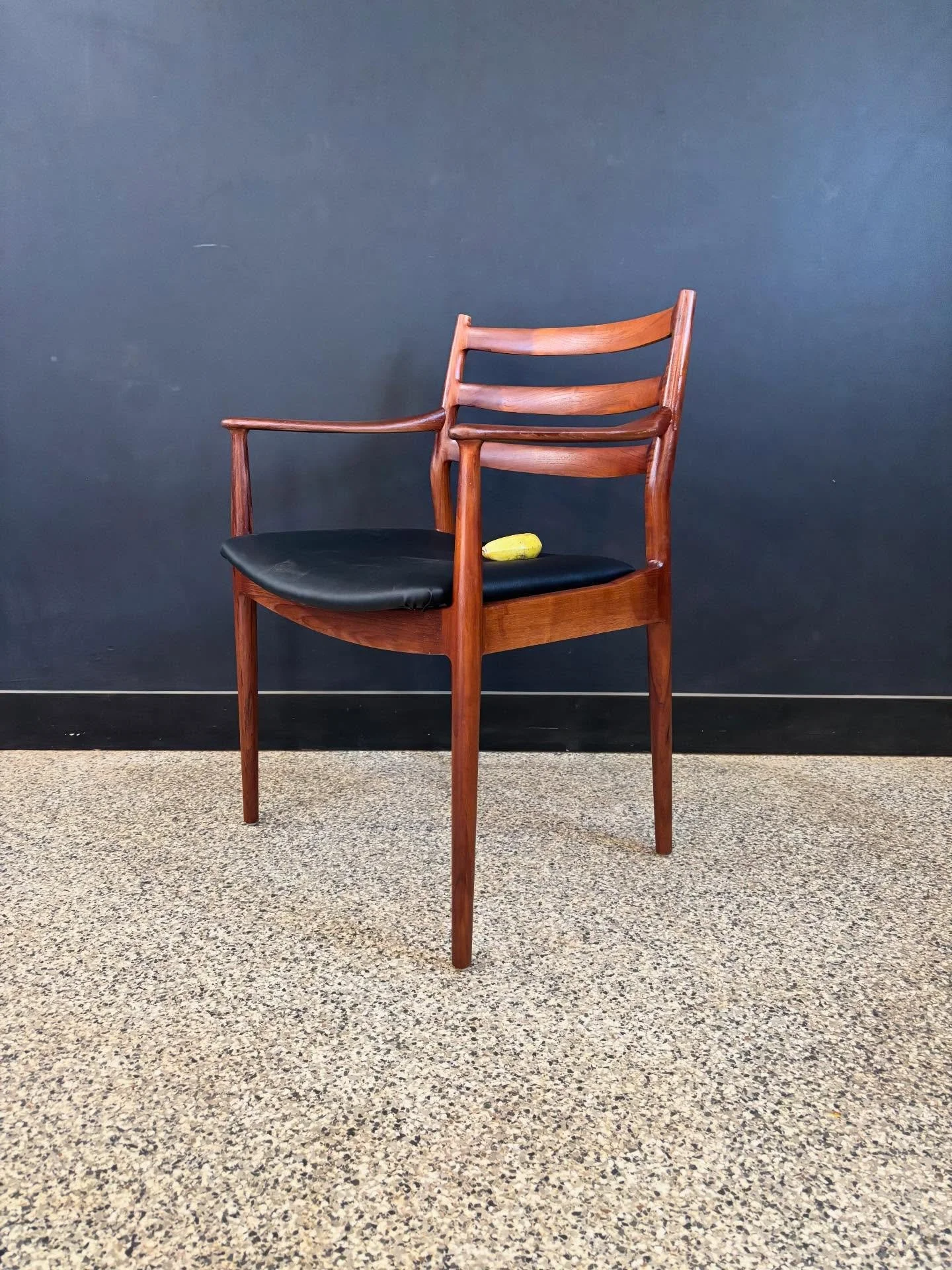 [sold] Single restored vintage 1960&rsquo;s Mid Century Danish Modern Arne Vodder 191 walnut armchair. ⁣
⁣
Single as a Pringle and she likes it that way. Would make a good desk chair. ⁣
⁣
Banana for scale. ⁣
⁣
24.5 W x 19 D x 31 H⁣
Seat 18 H⁣
Arms 25