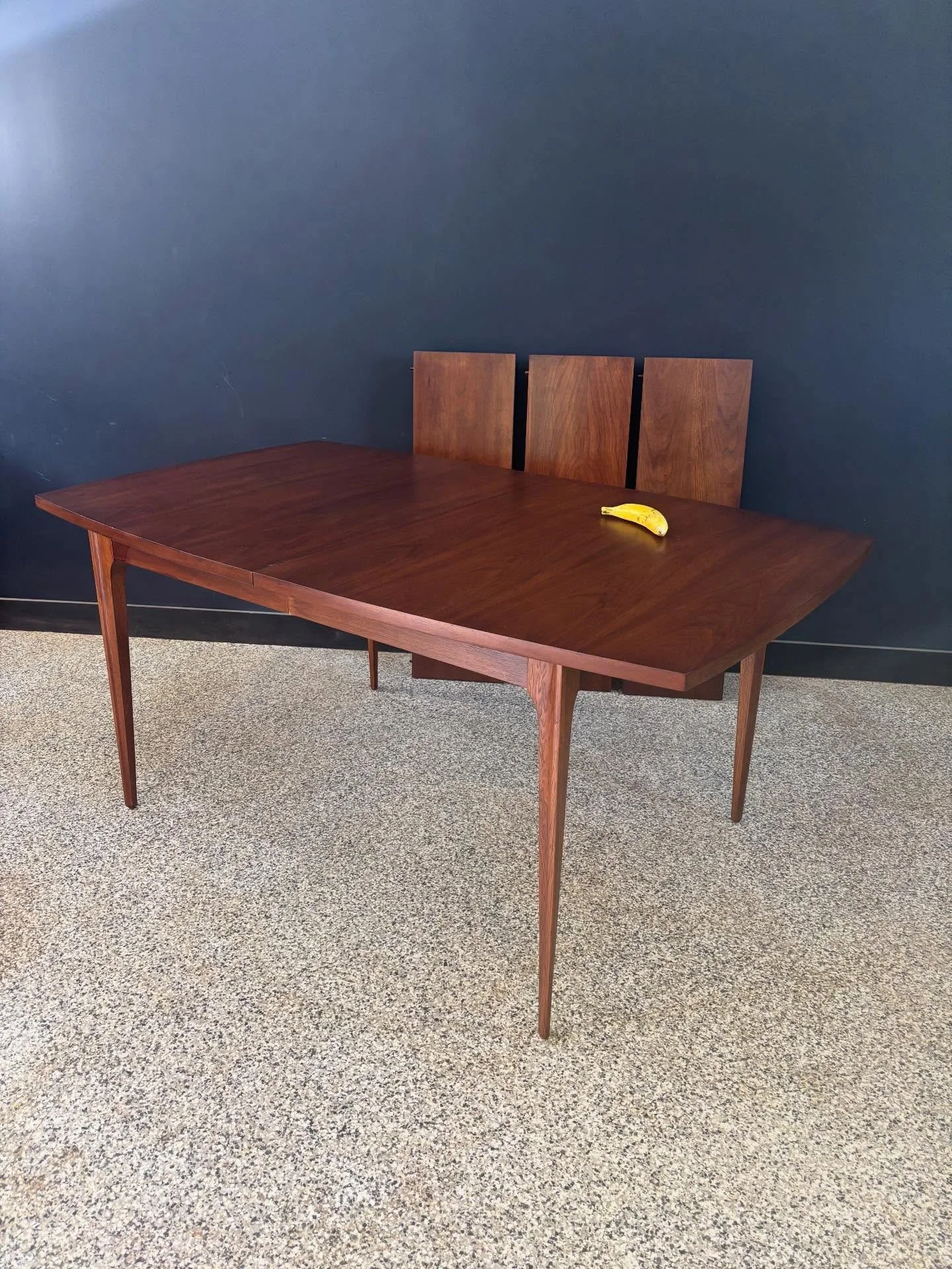 [sold] Restored vintage 1960&rsquo;s Mid Century Modern Broyhill Brasilia walnut expanding surfboard dining table. ⁣
⁣
Three leaves, two of which were handmade by the previous owner. They are well-made but plywood, not veneered. (Left and center leav