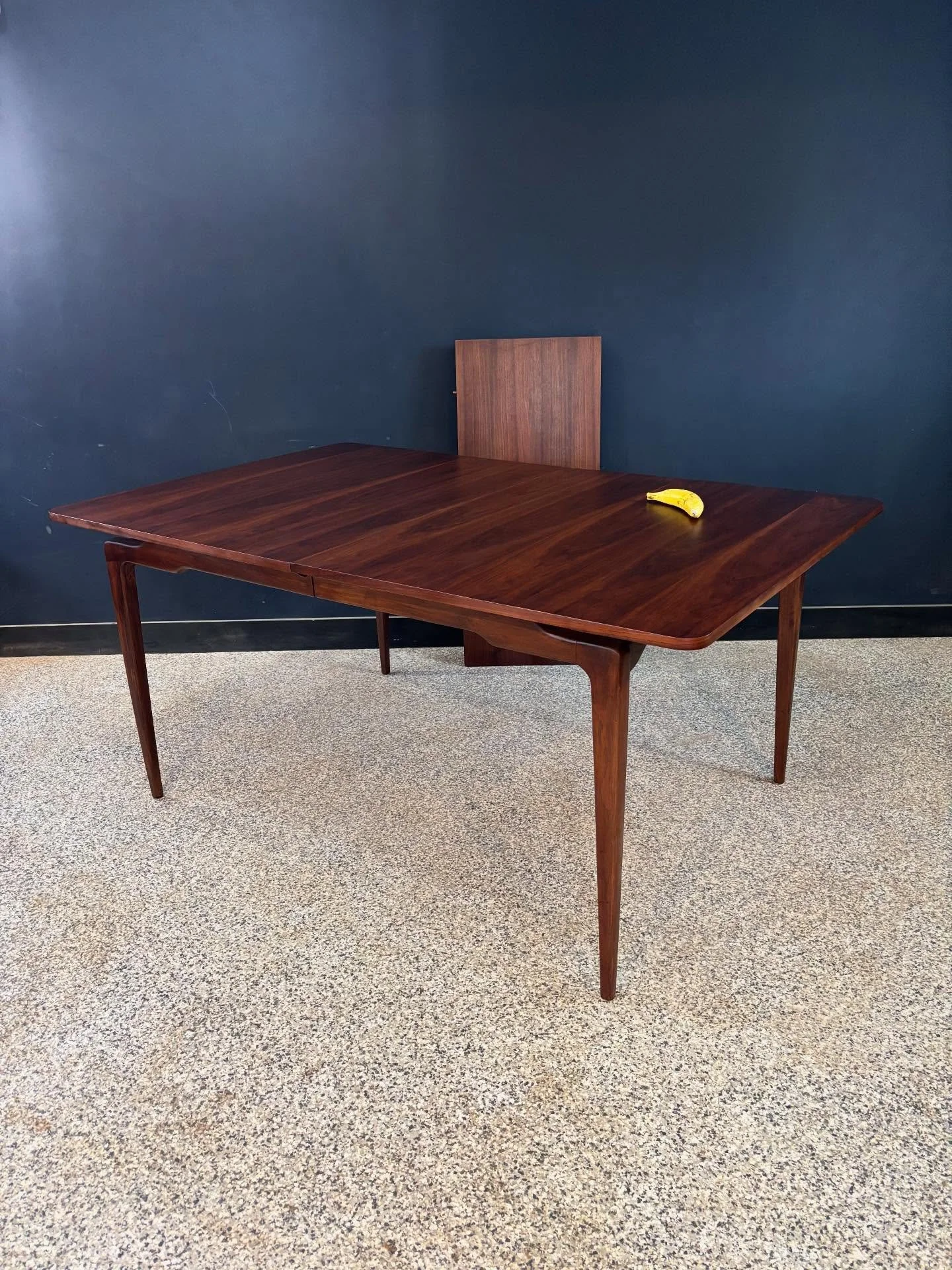 [sold] Restored vintage 1960&rsquo;s Mid Century Modern Young MFG walnut expanding dining table. ⁣
⁣
Seats eight with room for all the side dishes. Giddy up. ⁣
⁣
Banana for scale. ⁣
⁣
84 W x 42 D x 30 H with leaf⁣
66 W without leaf⁣
Apron 26.5 H⁣
Lea