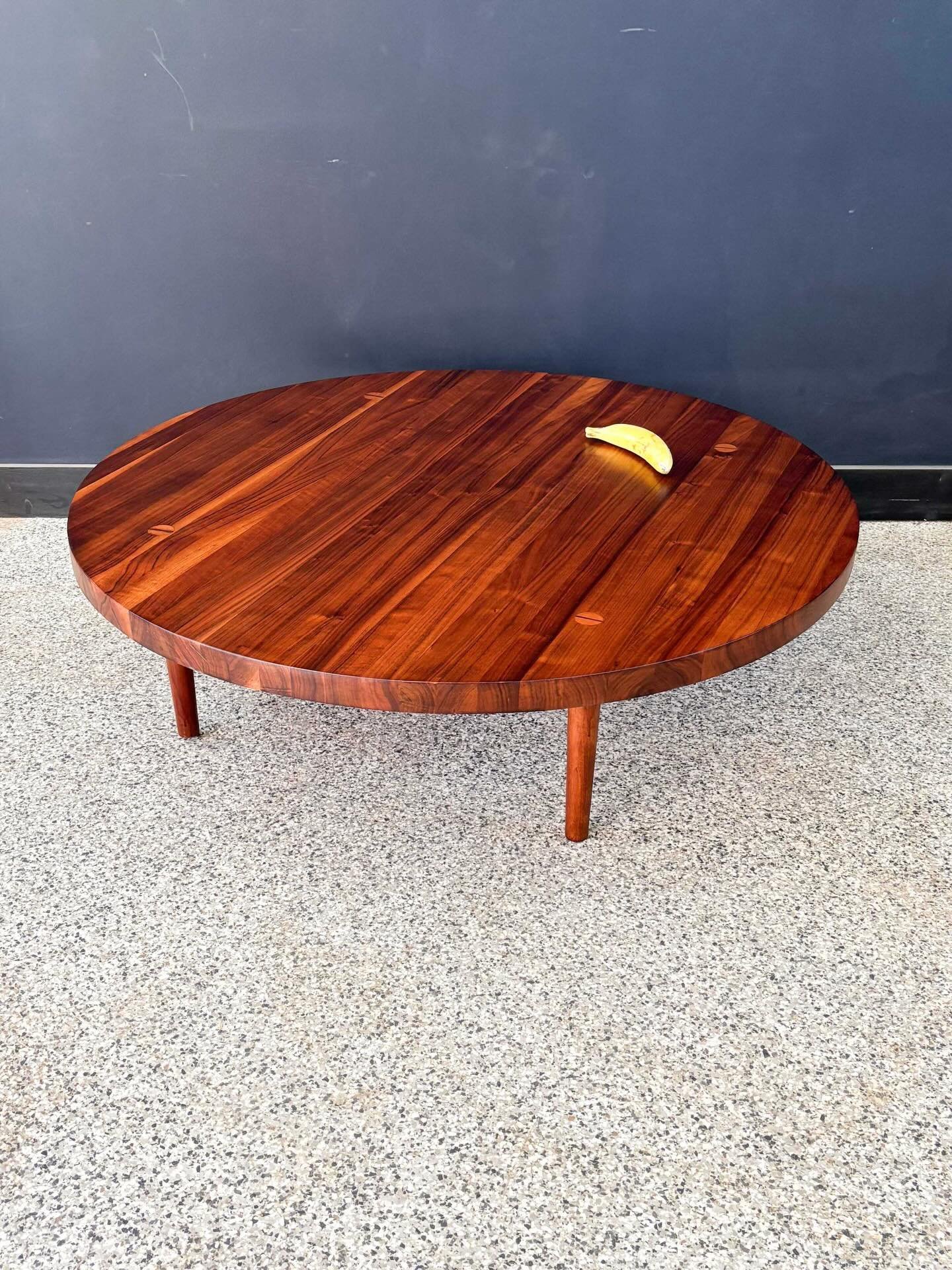 [sold] Restored vintage 1970&rsquo;s Mid Century Modern solid butcher blocked walnut round coffee table. Unmarked. Prob American made. ⁣
⁣
What she lacks in labels she makes up for in vibes. Huge, chunky, thick solid walnut with legs pegged straight 