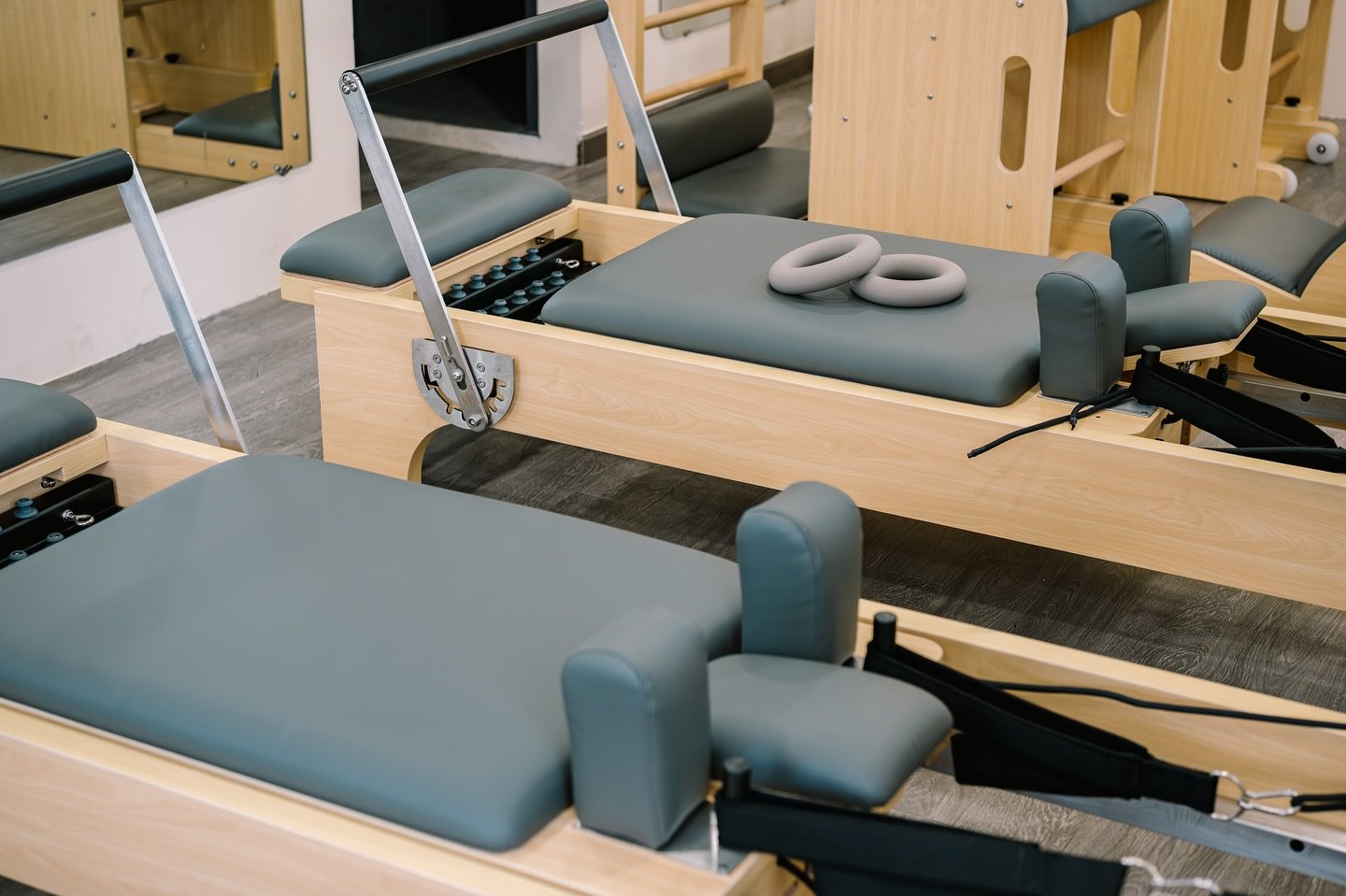 Sau chấn thương, cơ thể kh&ocirc;ng chỉ mất bi&ecirc;n độ vận động
m&agrave; c&ograve;n mất &ldquo;niềm tin&rdquo; v&agrave;o chuyển động.

Cơn đau khiến hệ thần kinh ghi nhớ nguy hiểm,
từ đ&oacute; cơ thể đ&oacute;ng cứng &ndash; n&eacute; tr&aacute