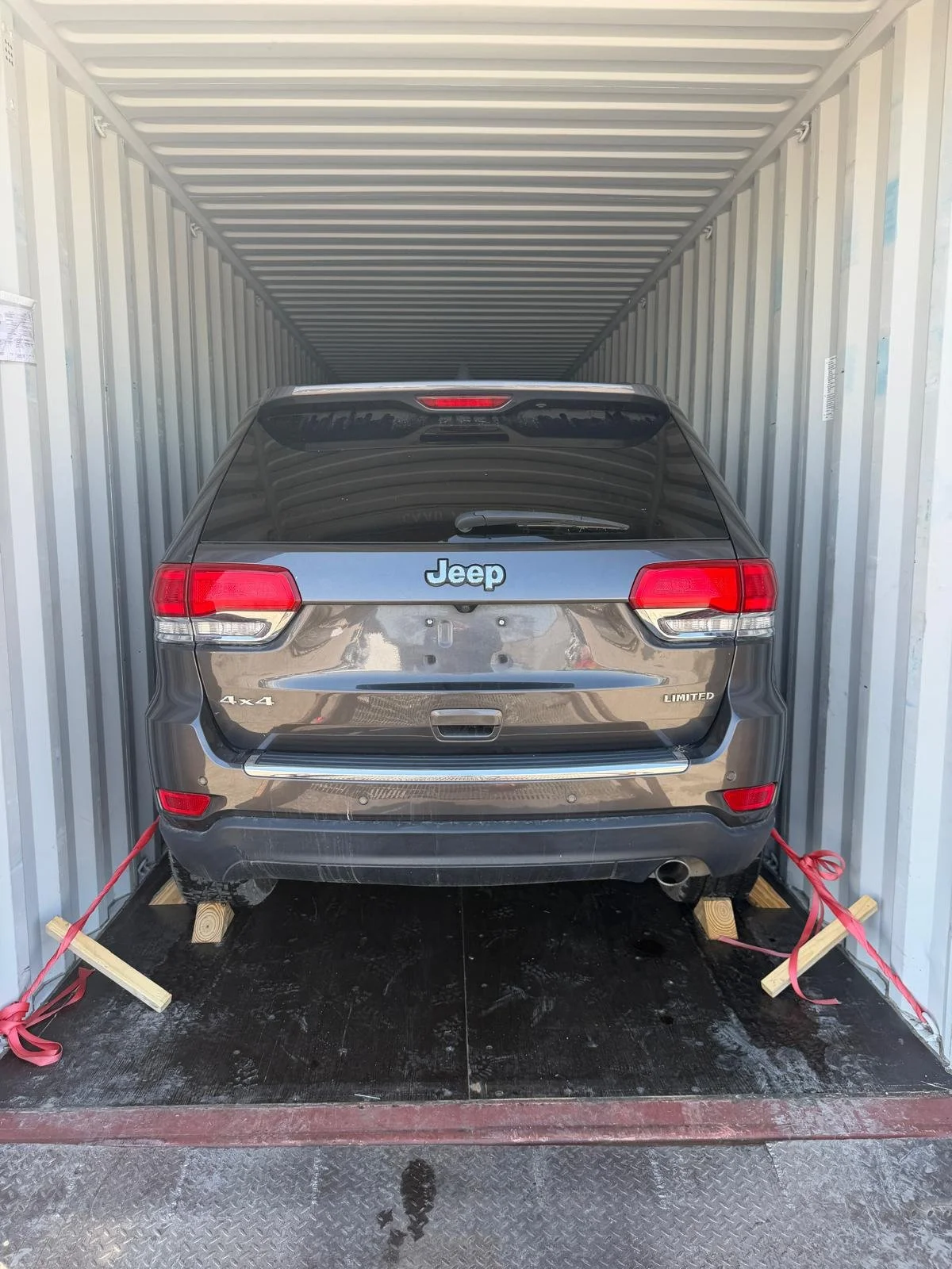 Auction vehicle shipping to Peru from Copart and IAAI