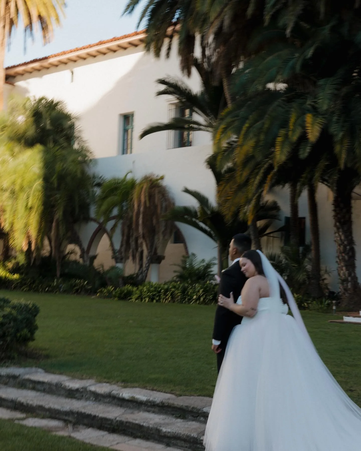 Such a sweet and intimate day on the coast, celebrating the start of a beautiful marriage 🤍 From the peaceful setting to the heartfelt moments shared, it was truly special. I&rsquo;m so thankful for the opportunity to second shoot alongside @natalie