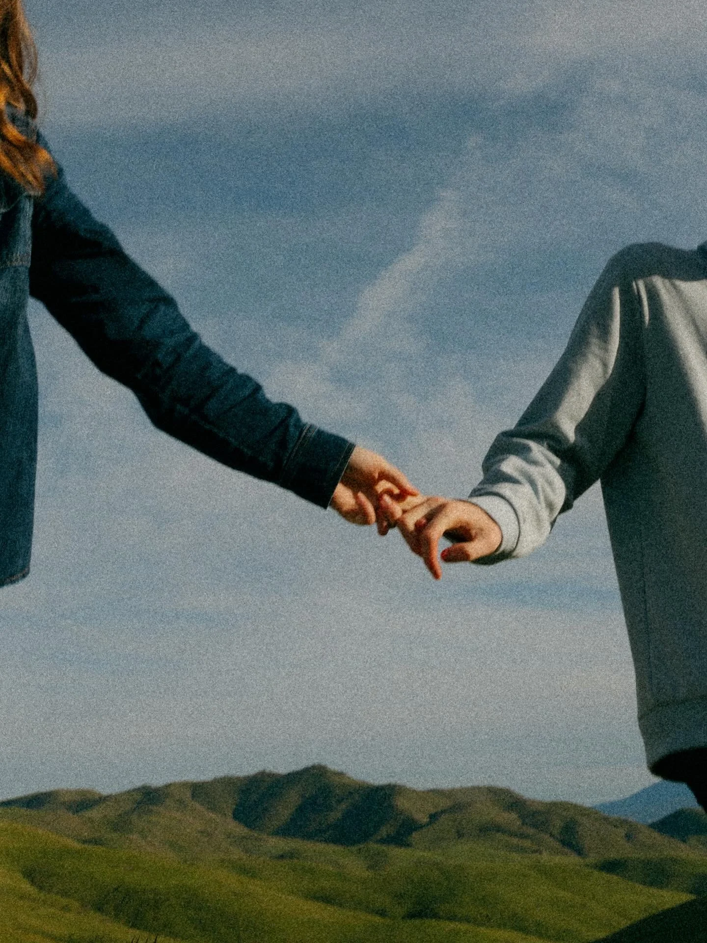 GIVEAWAY CLOSED !!!!
I&rsquo;m gifting one sweet couple a FREE couples photoshoot.
If you&rsquo;ve been wanting dreamy updated photos with your person&hellip; this is your sign!

To enter:
♡ Follow me
♡ Like this post
♡ Tag your honey OR a couple you